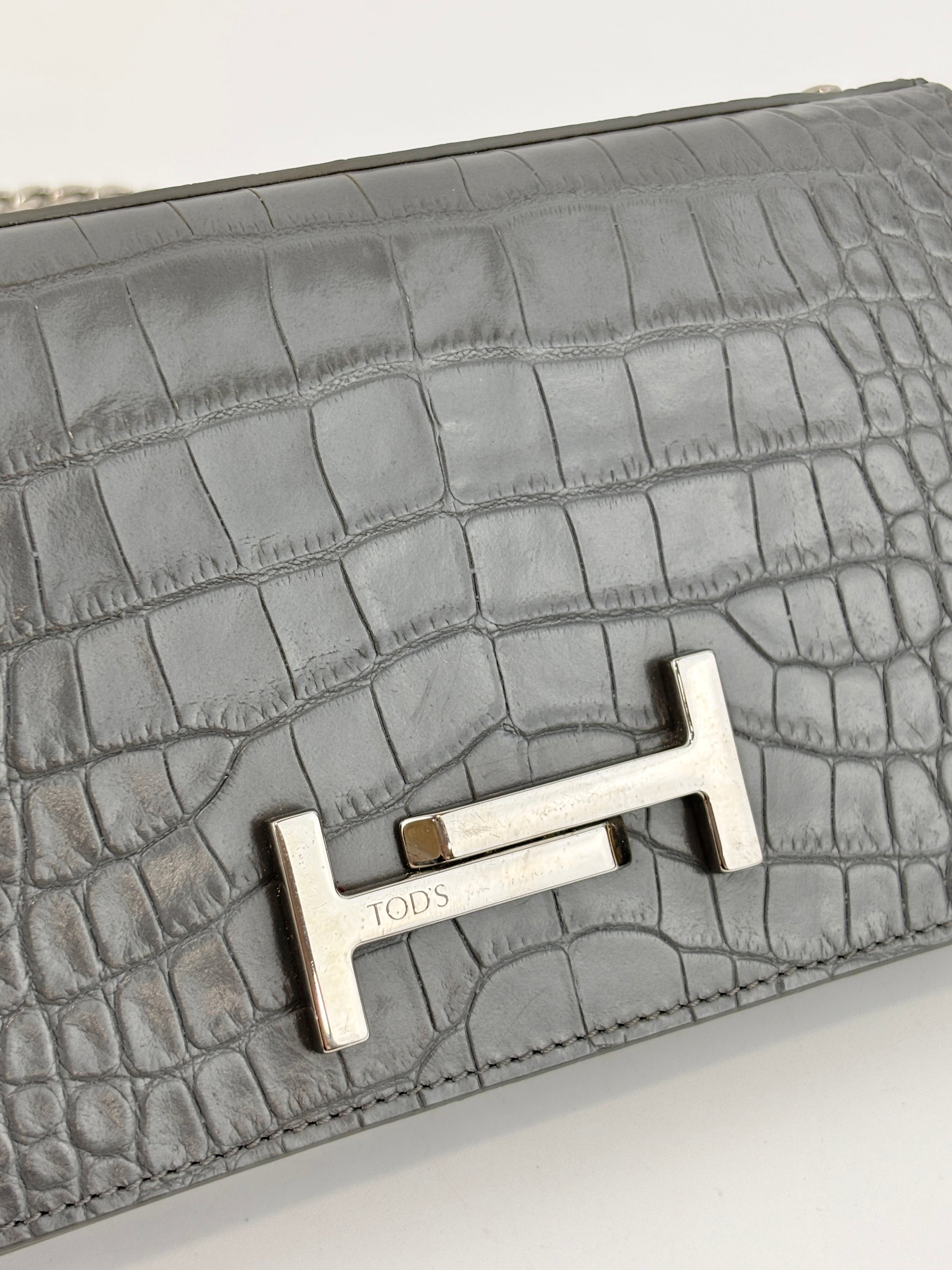 Double T Logo Chain WOC in Grey Croc Embossed