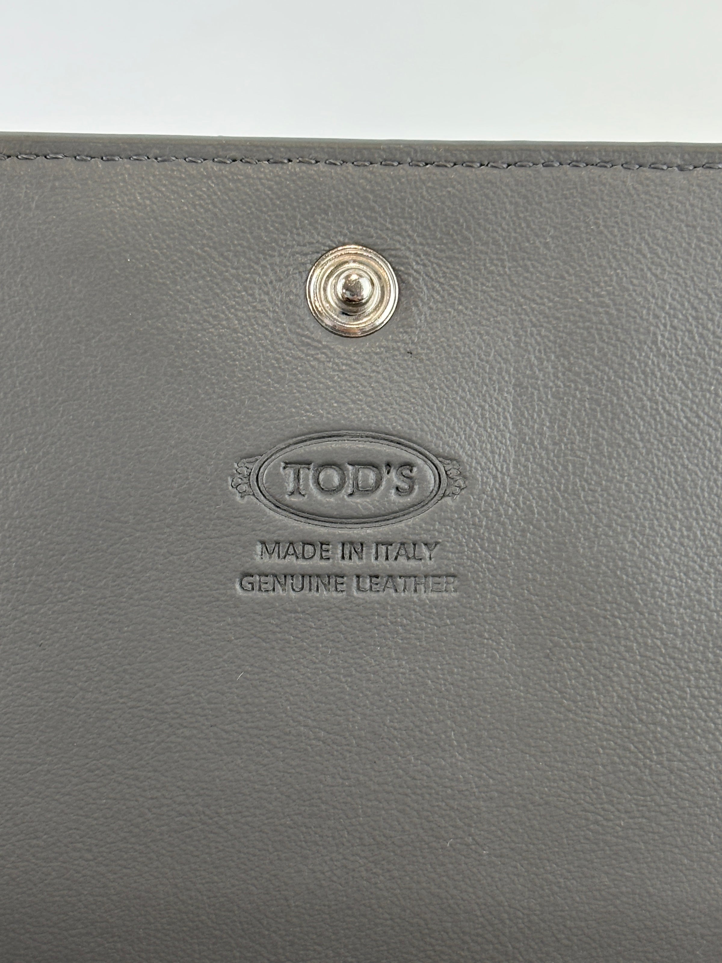 Double T Logo Chain WOC in Grey Croc Embossed