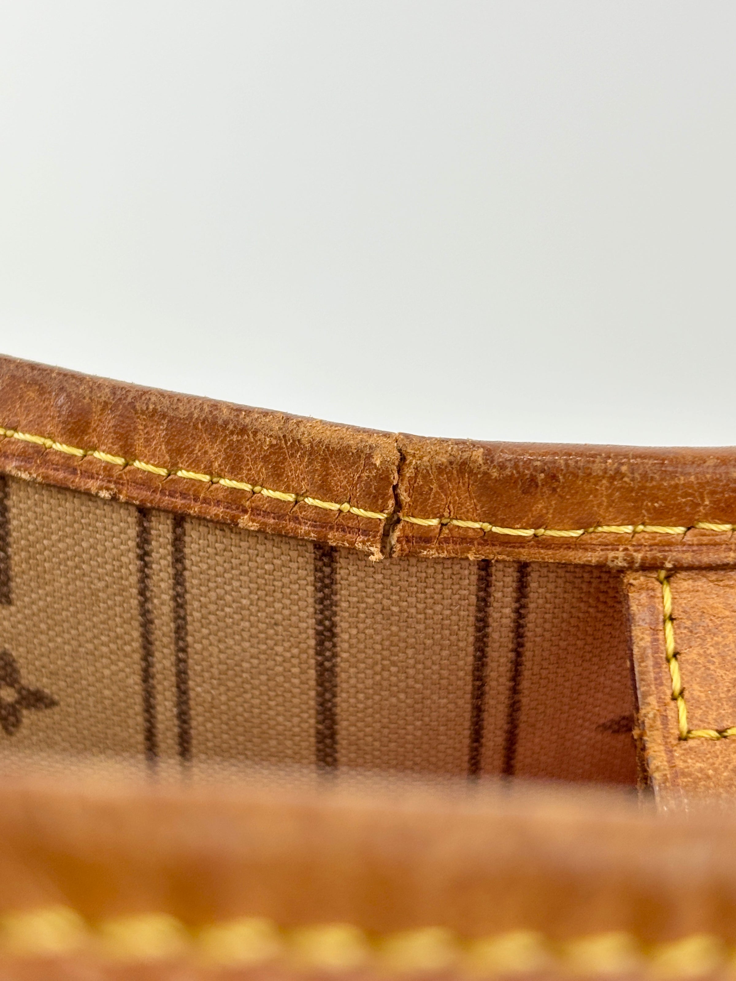 Neverfull MM Monogram Canvas Tote