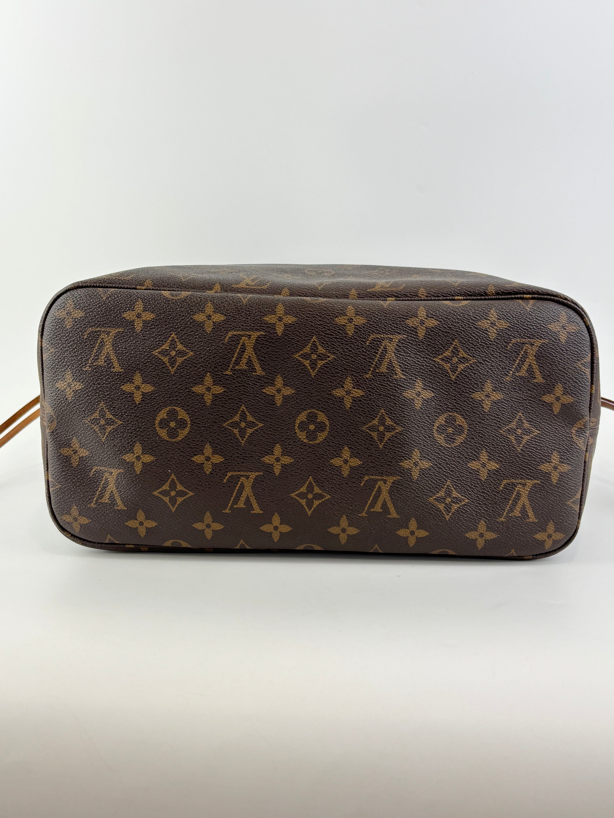 Neverfull MM Monogram Canvas Tote