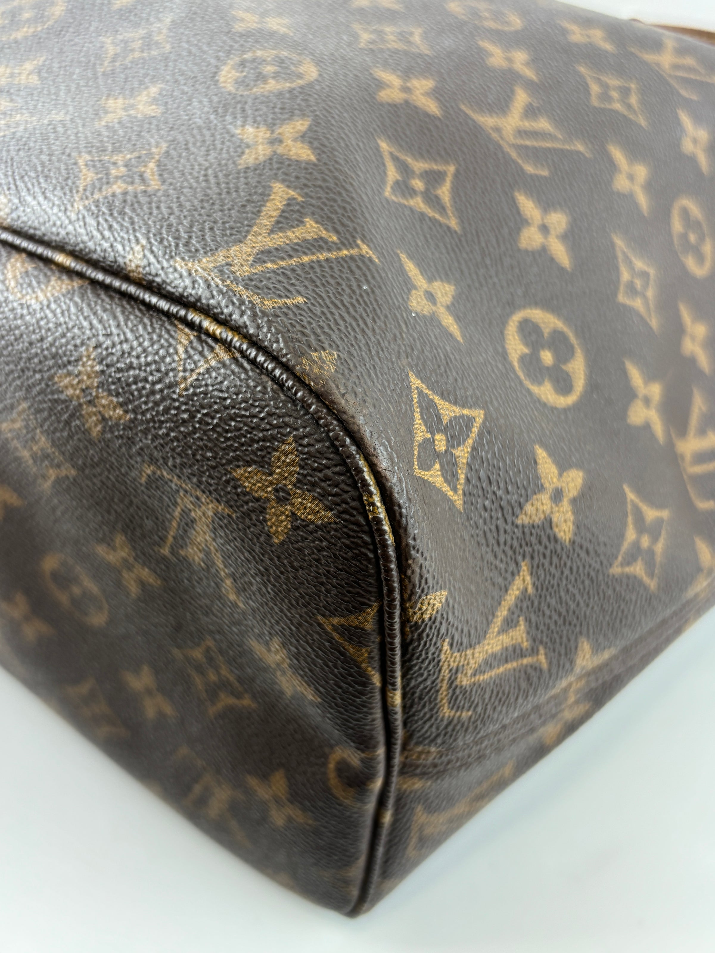 Neverfull MM Monogram Canvas Tote