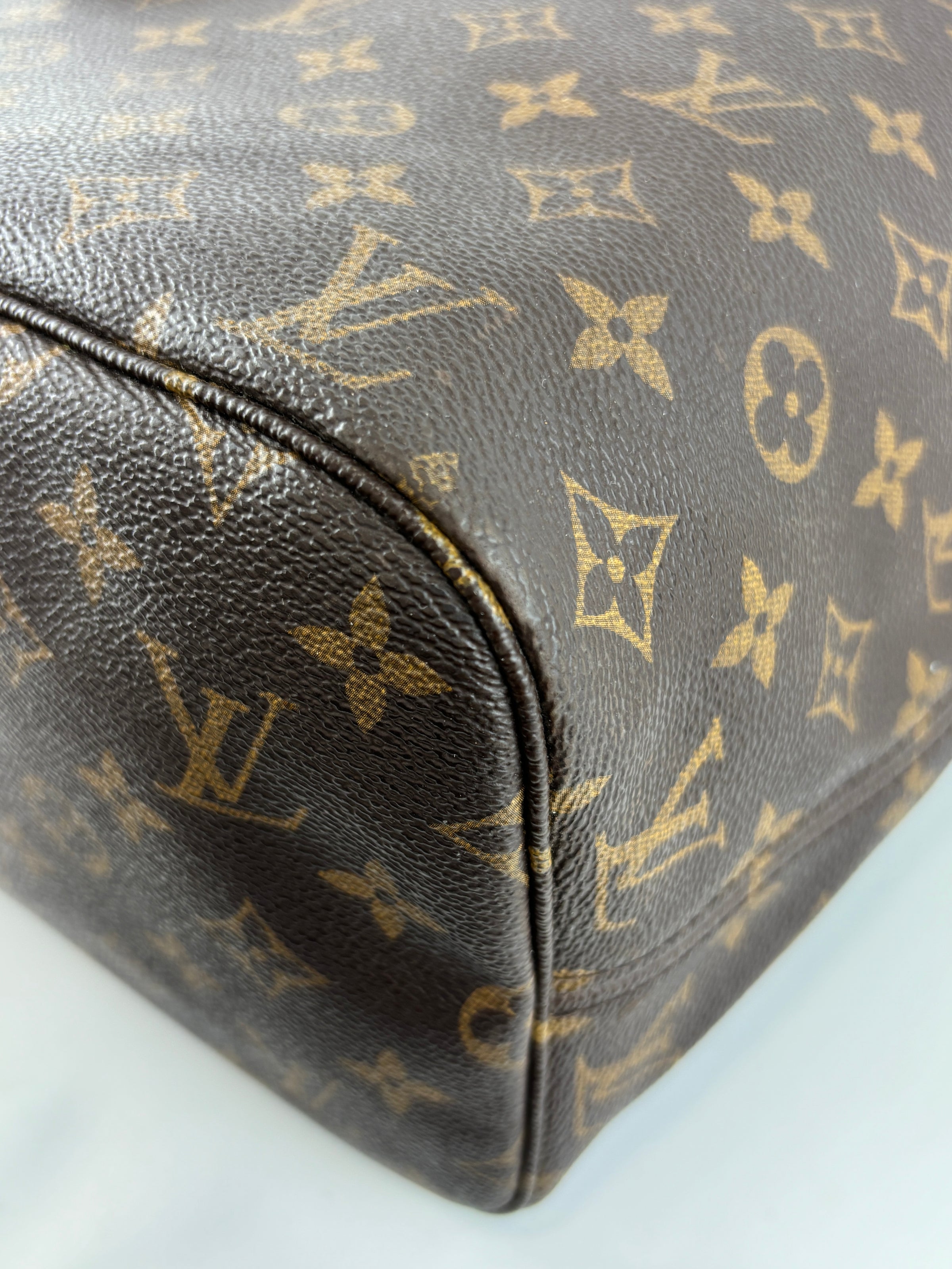 Neverfull MM Monogram Canvas Tote