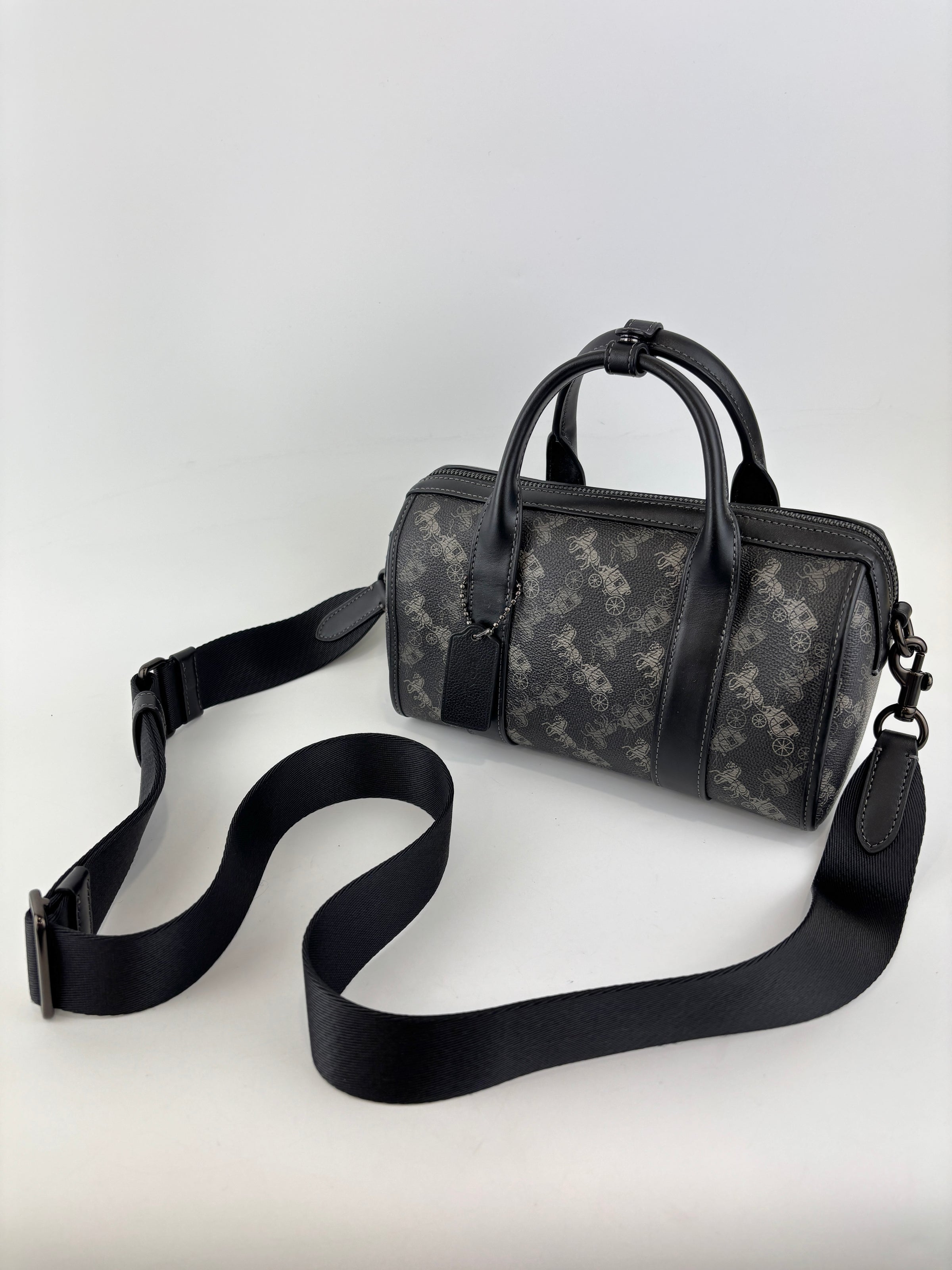 Gotham Duffle 24 With Horse And Carriage Print