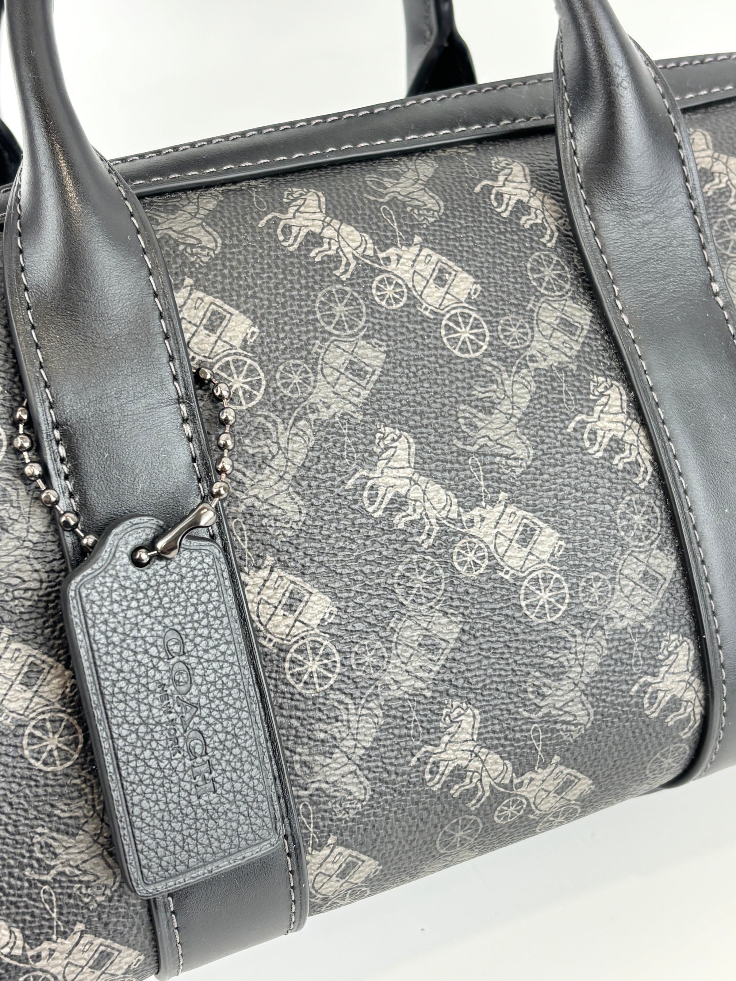Gotham Duffle 24 With Horse And Carriage Print