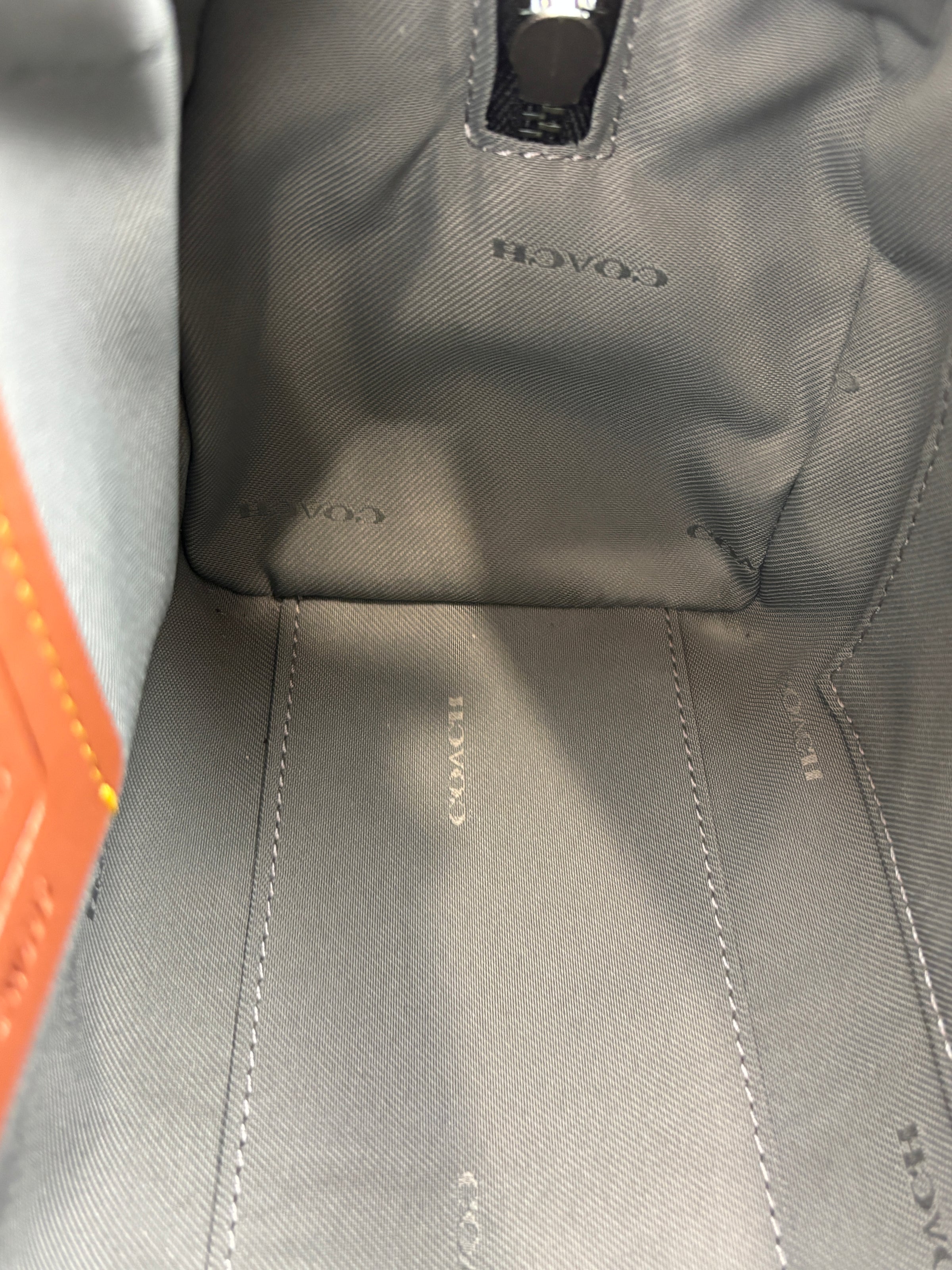 Gotham Duffle 24 With Horse And Carriage Print