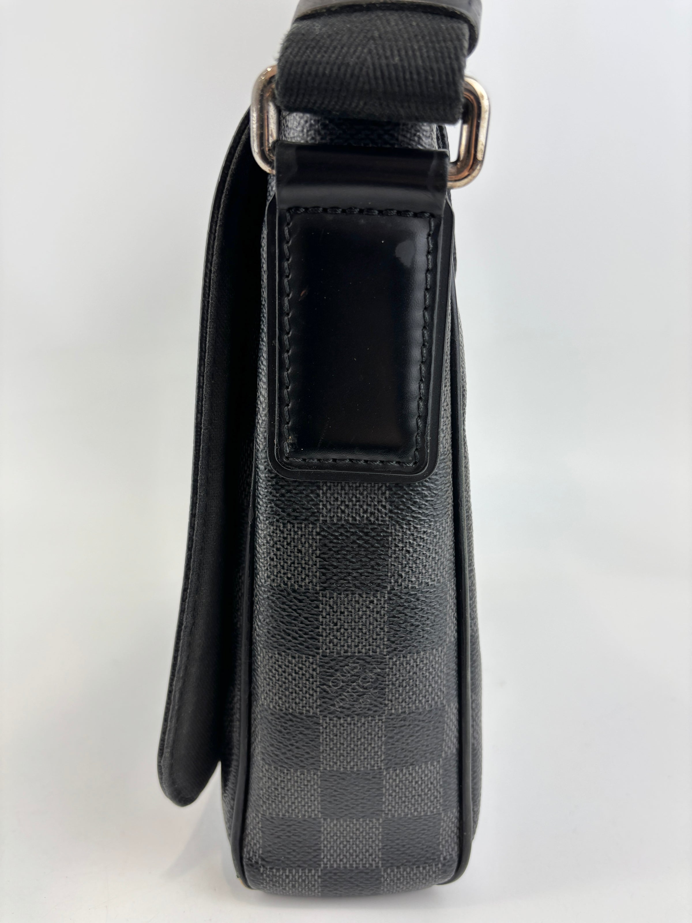 District PM Messenger Damier Graphite Bag