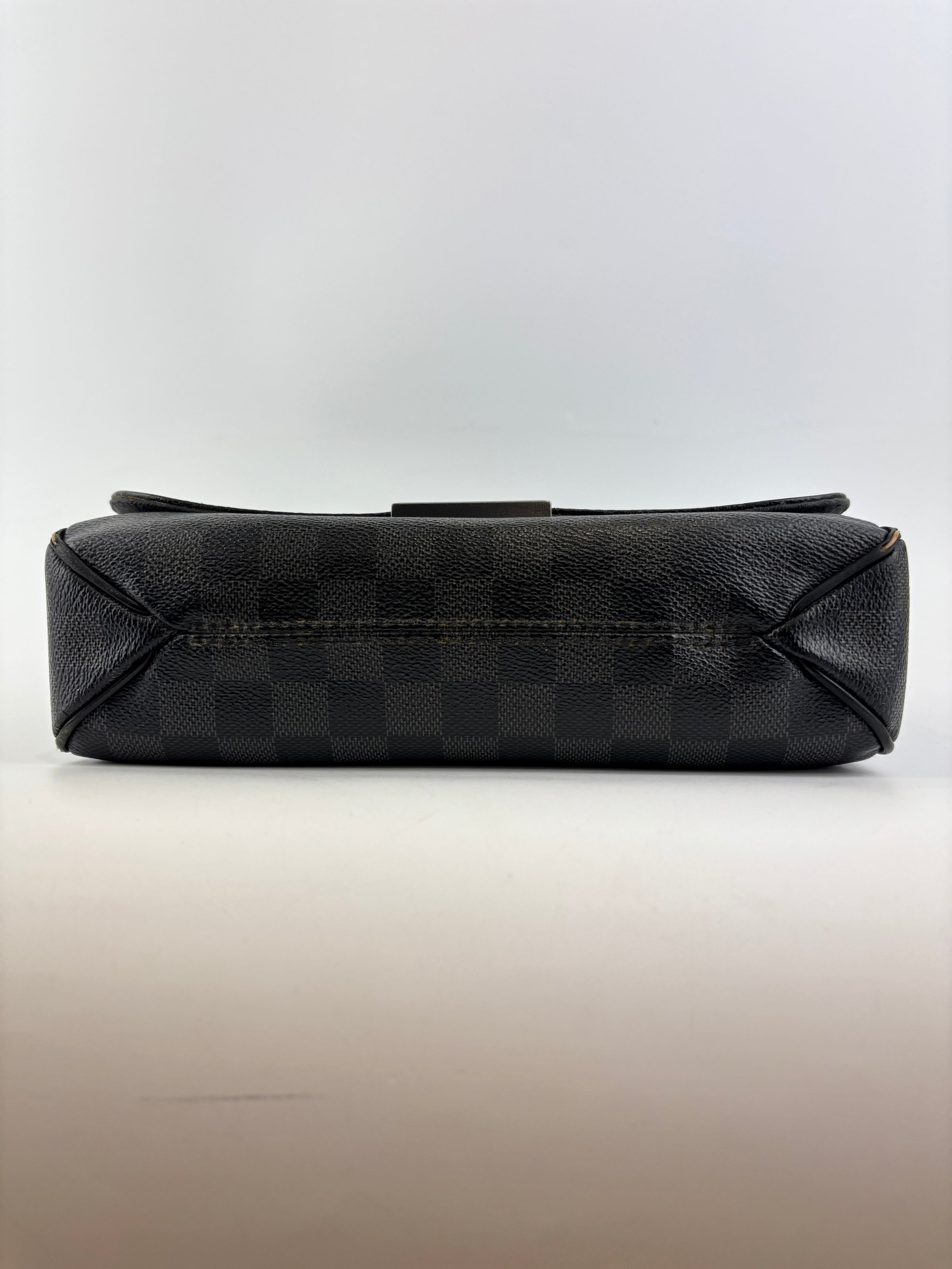 District PM Messenger Damier Graphite Bag