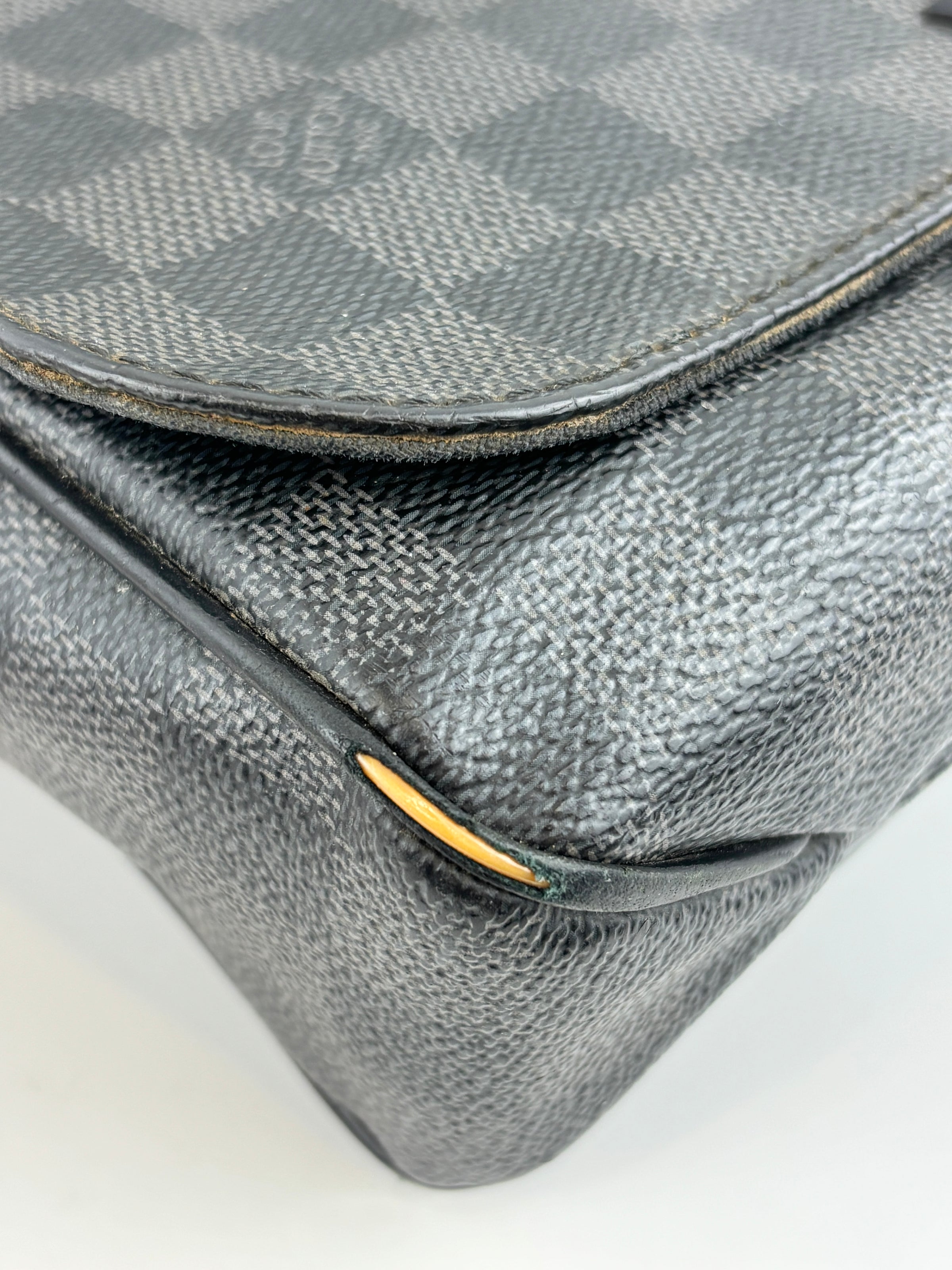 District PM Messenger Damier Graphite Bag