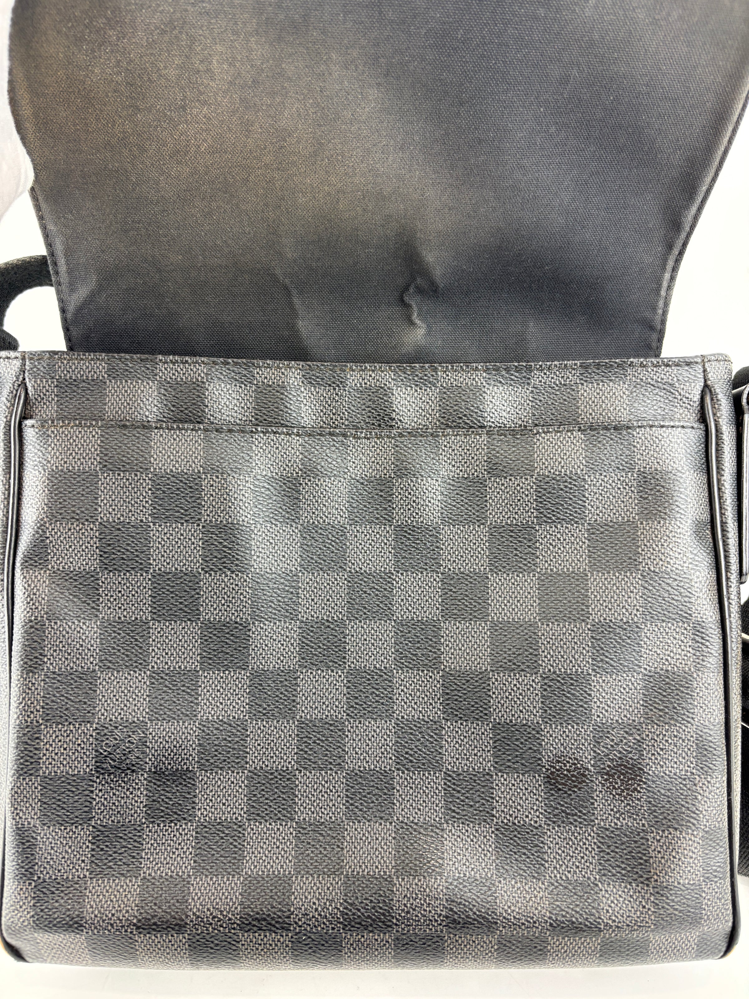 District PM Messenger Damier Graphite Bag