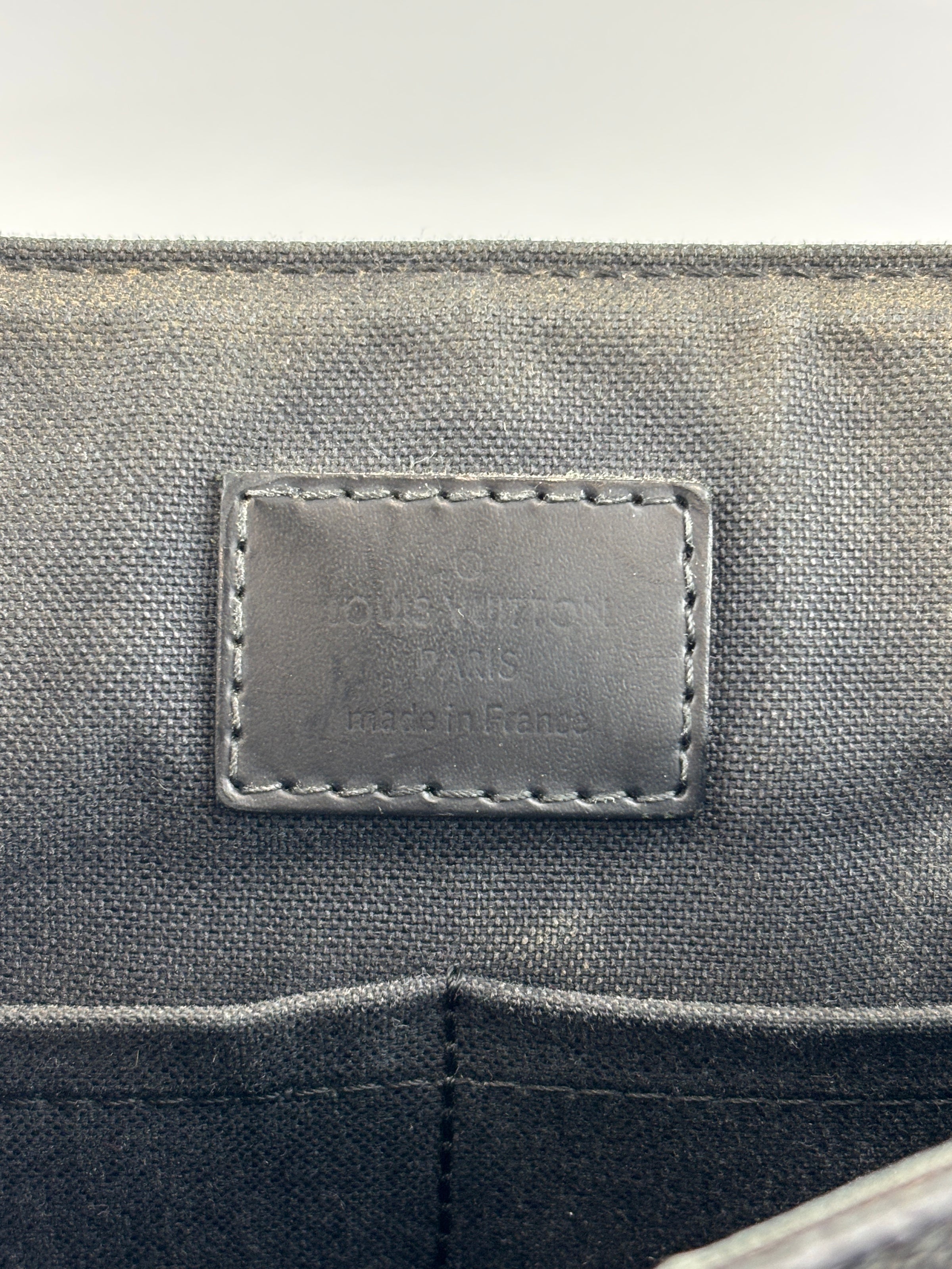 District PM Messenger Damier Graphite Bag