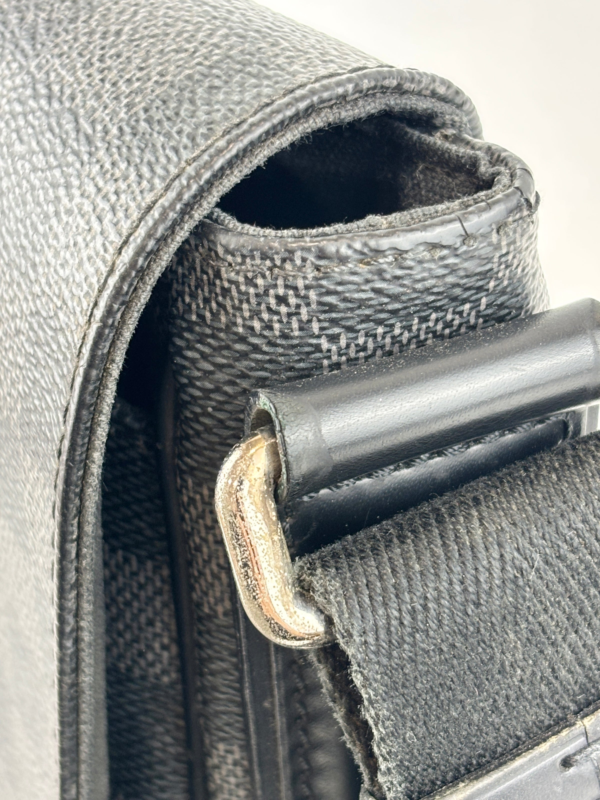 District PM Messenger Damier Graphite Bag