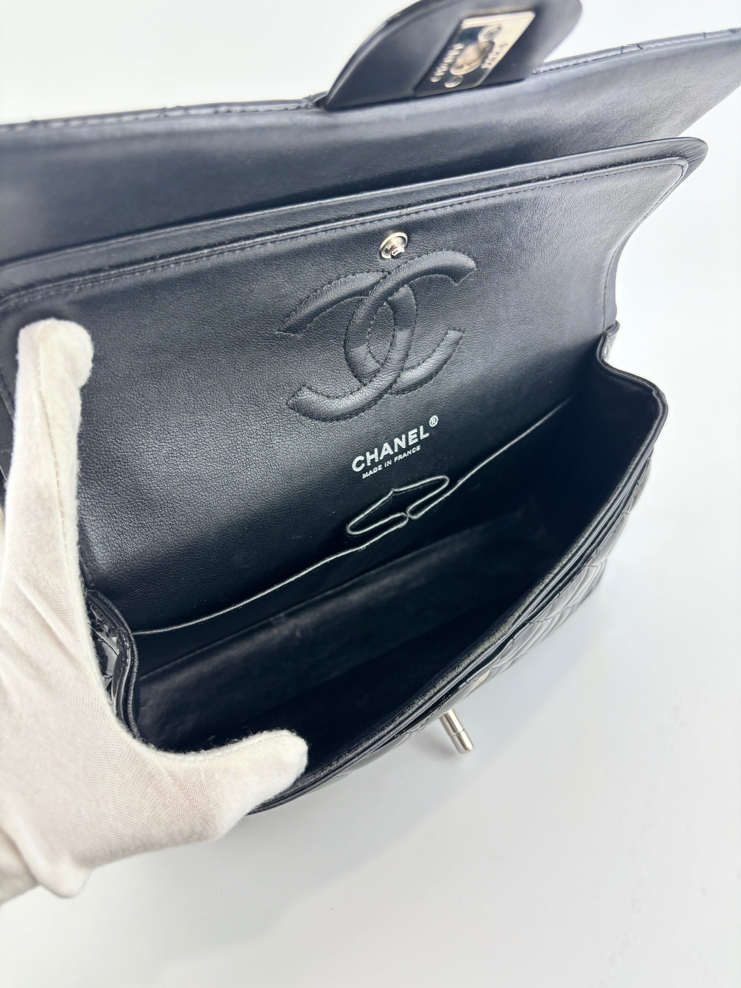 Medium Flap in Black Patent Lambskin SHW