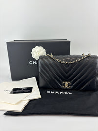 A91586 Chevron Quilted Small Statement Flap Black Calfskin