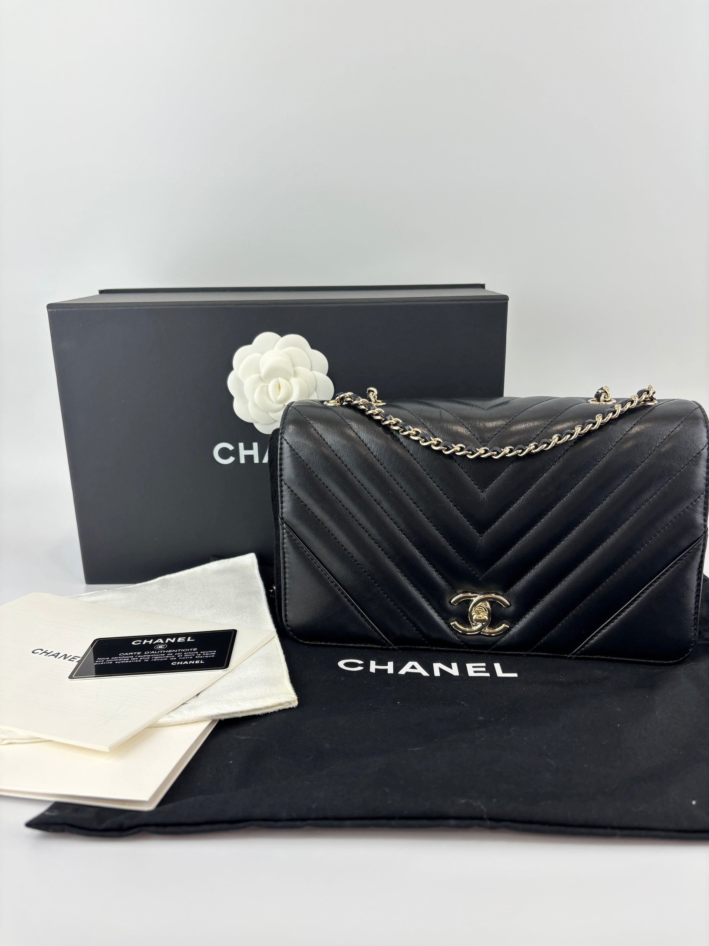 A91586 Chevron Quilted Small Statement Flap Black Calfskin