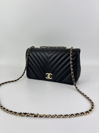 A91586 Chevron Quilted Small Statement Flap Black Calfskin
