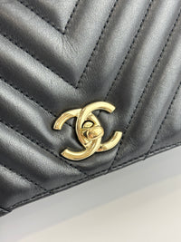 A91586 Chevron Quilted Small Statement Flap Black Calfskin