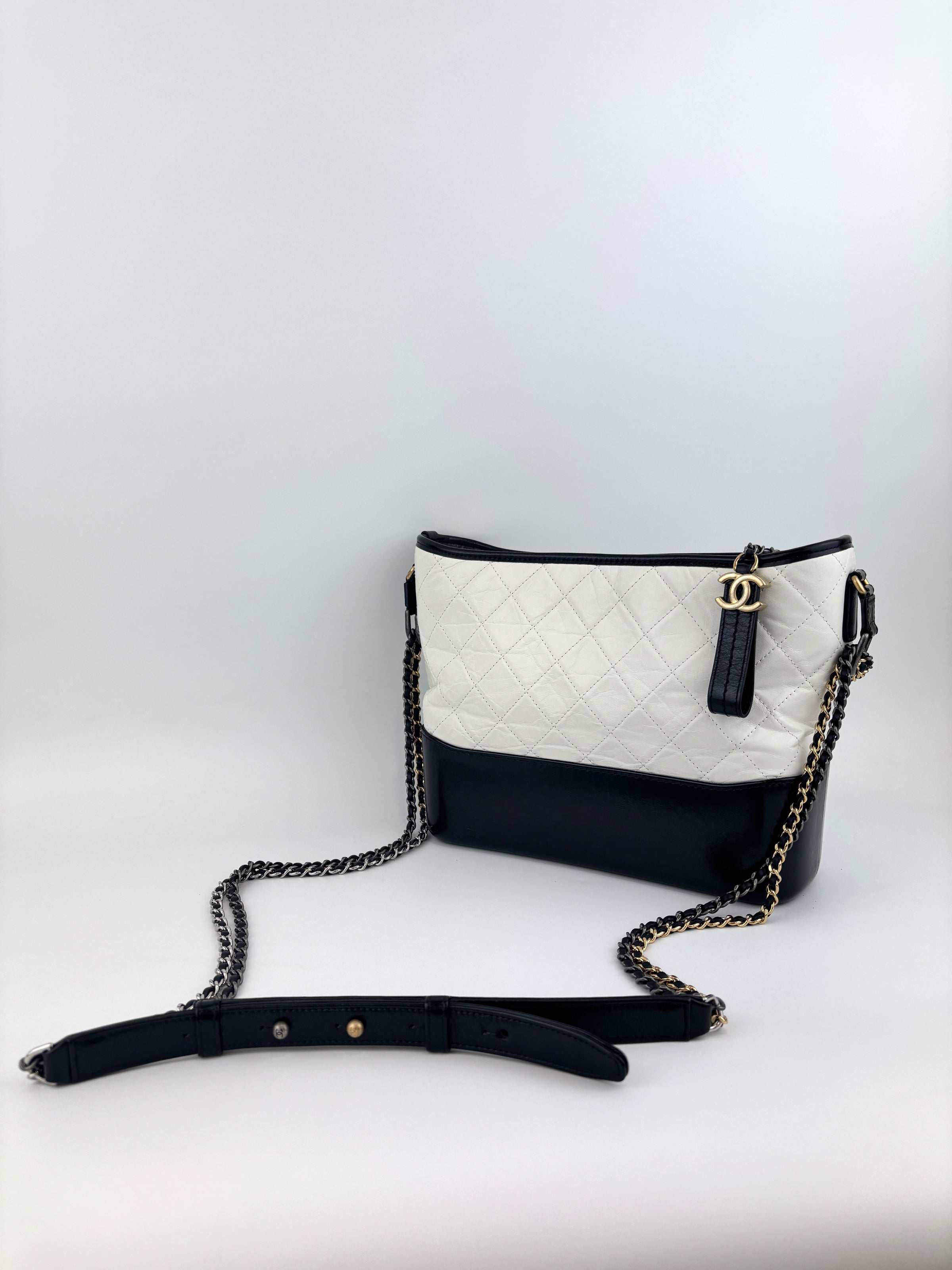 Medium Gabrielle Aged Calfskin Quilted Hobo Black / White - Glampot