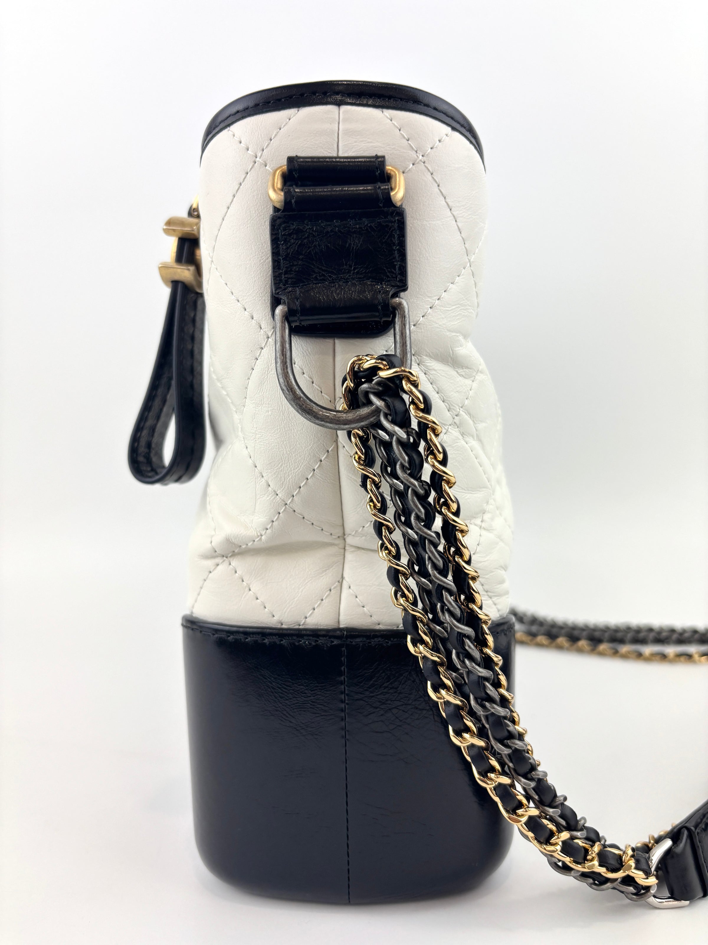 Medium Gabrielle Aged Calfskin Quilted Hobo Black / White - Glampot