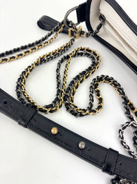 Medium Gabrielle Aged Calfskin Quilted Hobo Black / White - Glampot