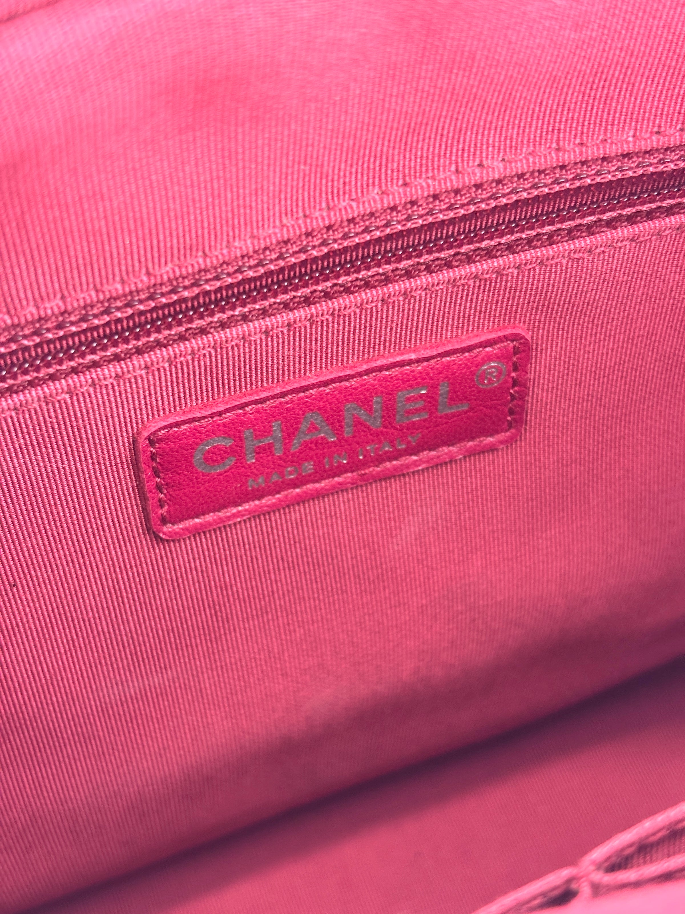 Medium Gabrielle Aged Calfskin Quilted Hobo Black / White - Glampot