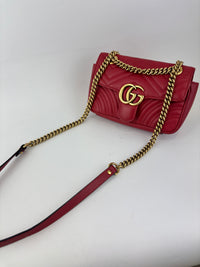 Small GG Marmont Matelasse Leather Crossbody Bag in Red