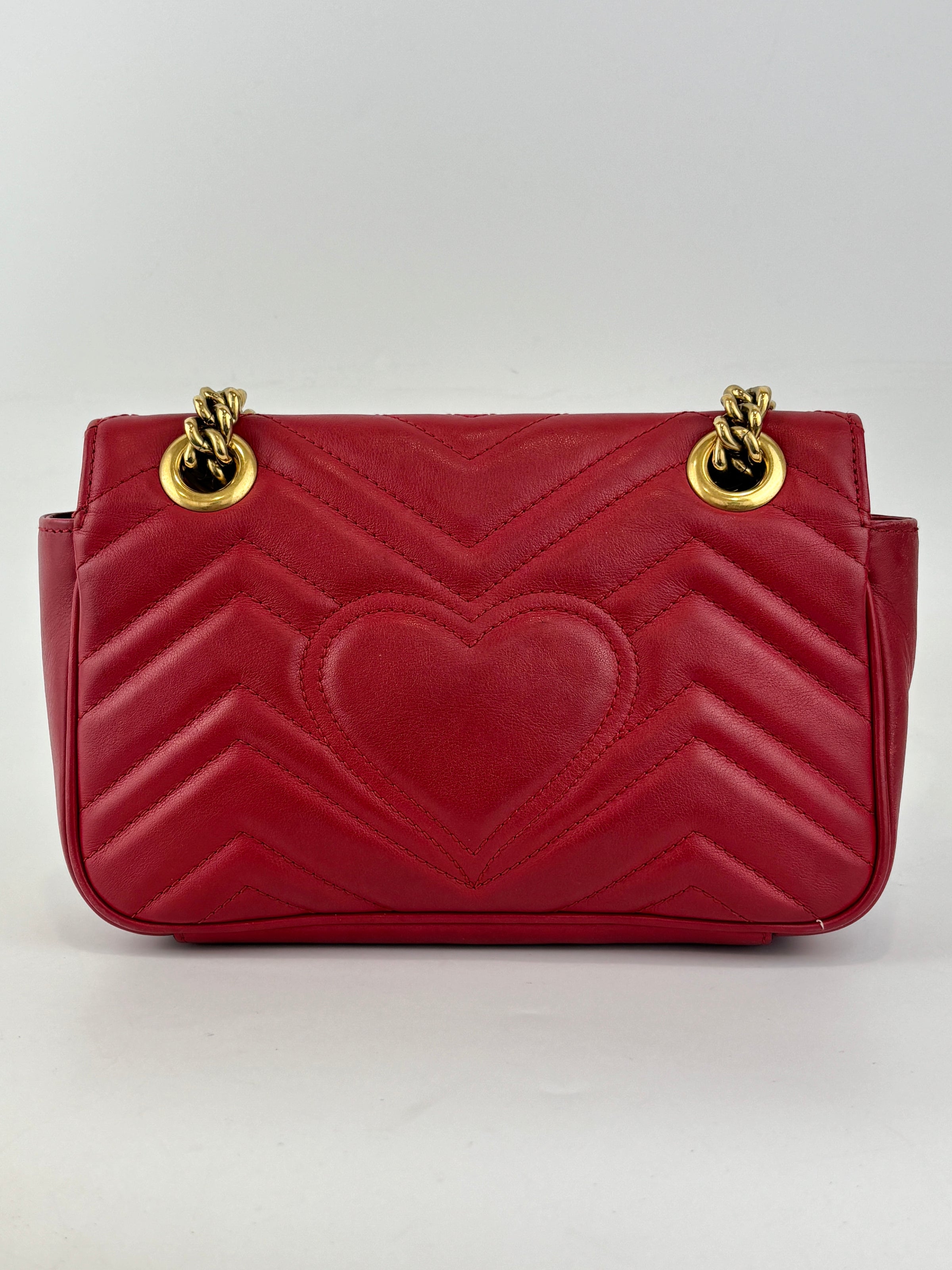 Small GG Marmont Matelasse Leather Crossbody Bag in Red