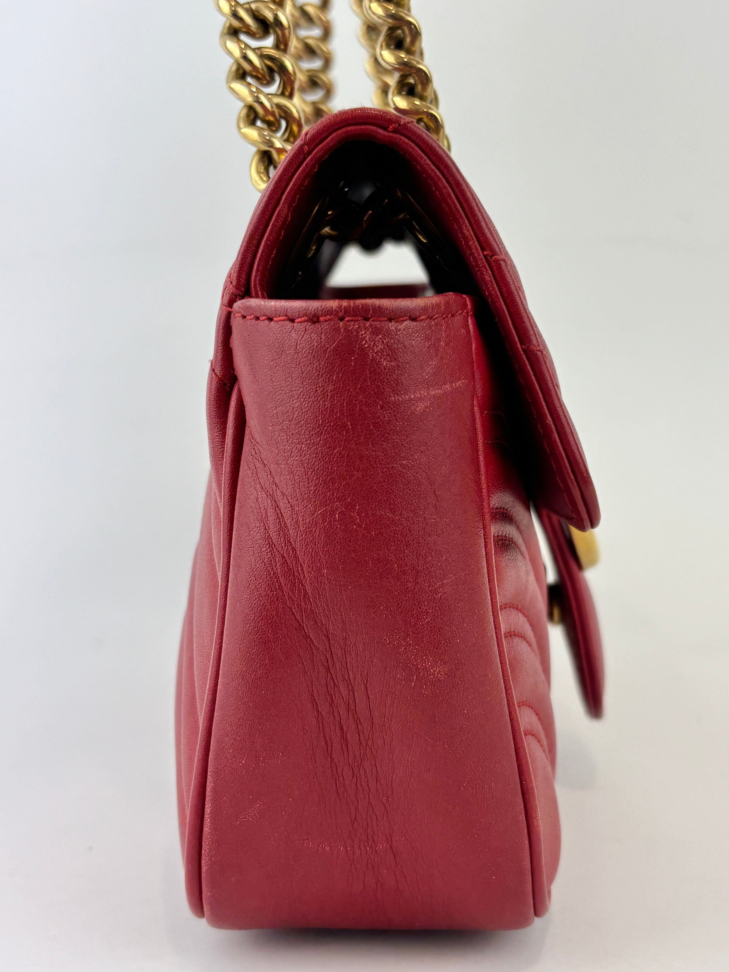 Small GG Marmont Matelasse Leather Crossbody Bag in Red