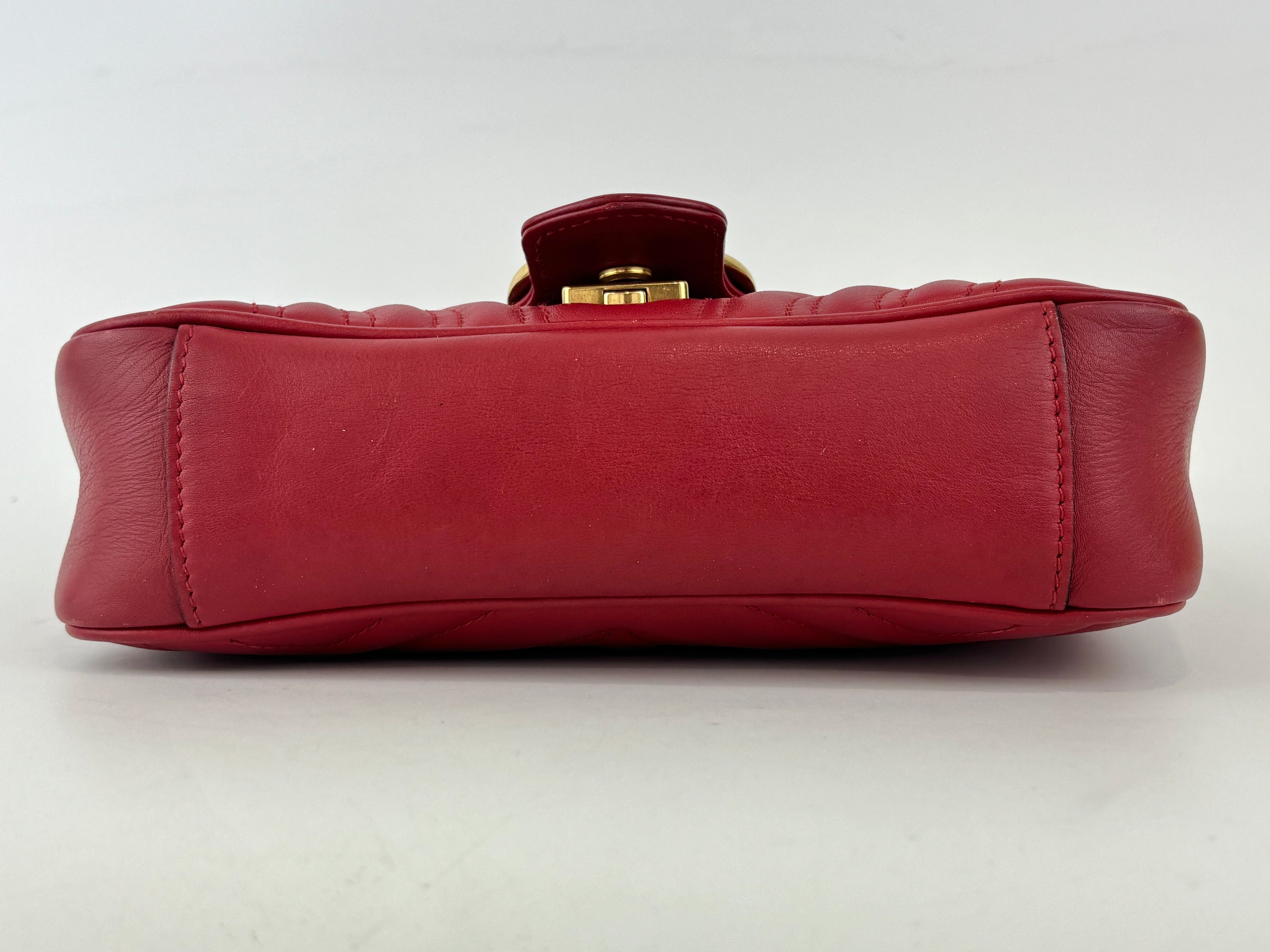 Small GG Marmont Matelasse Leather Crossbody Bag in Red