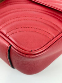 Small GG Marmont Matelasse Leather Crossbody Bag in Red