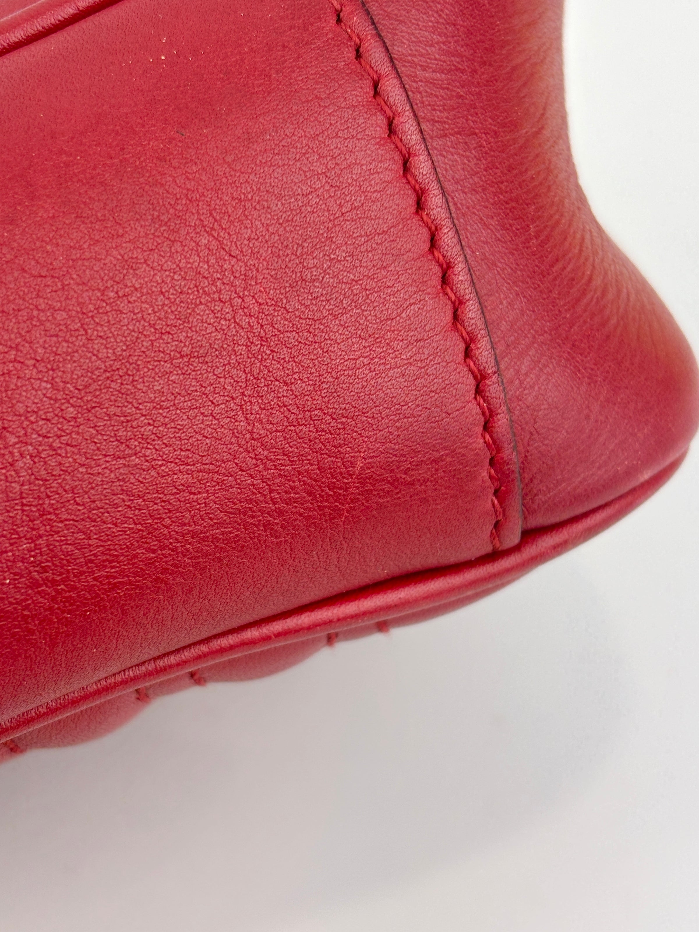 Small GG Marmont Matelasse Leather Crossbody Bag in Red