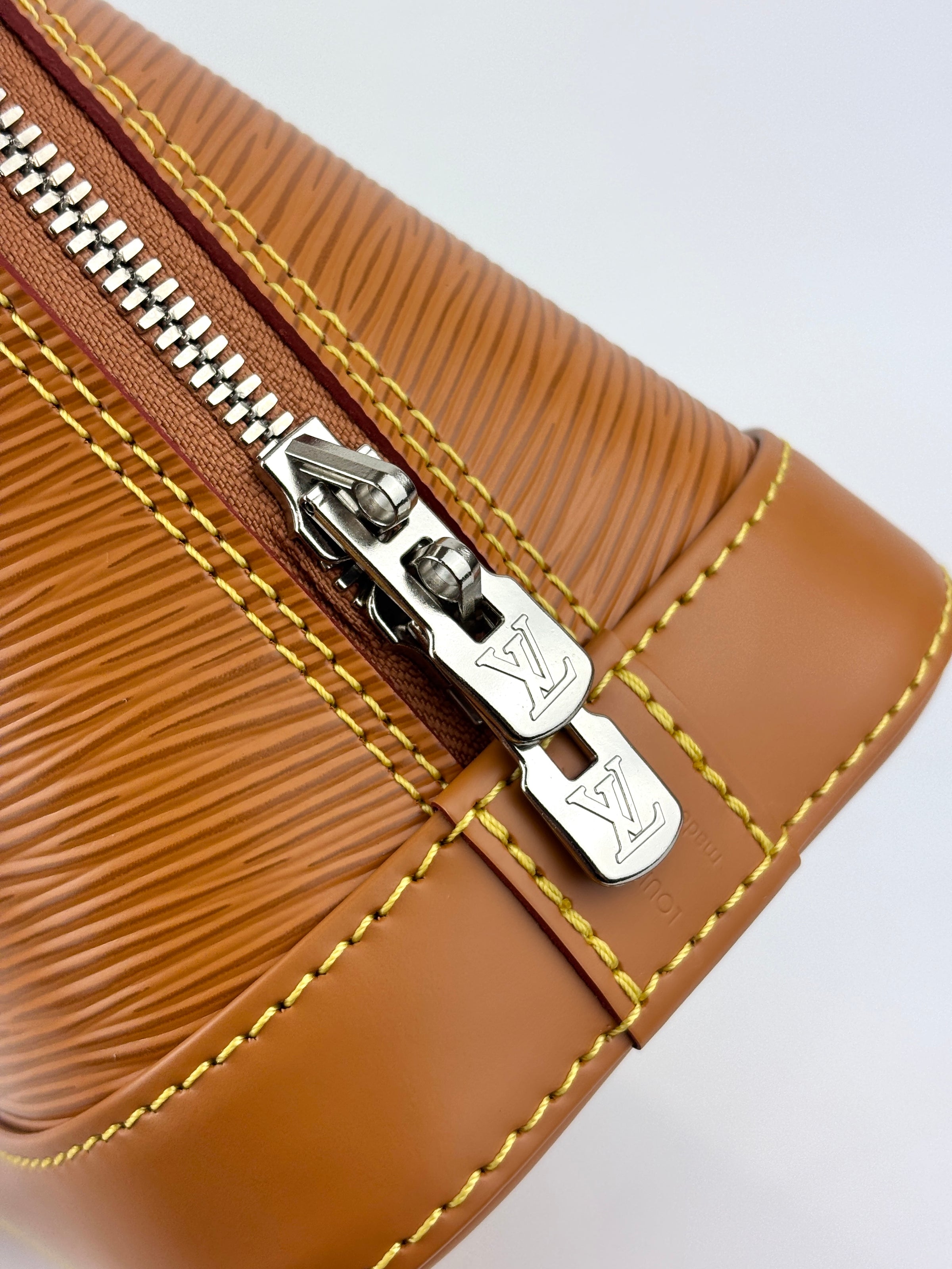 M57540 Alma BB Gold Miel SHW with Jacquard Strap