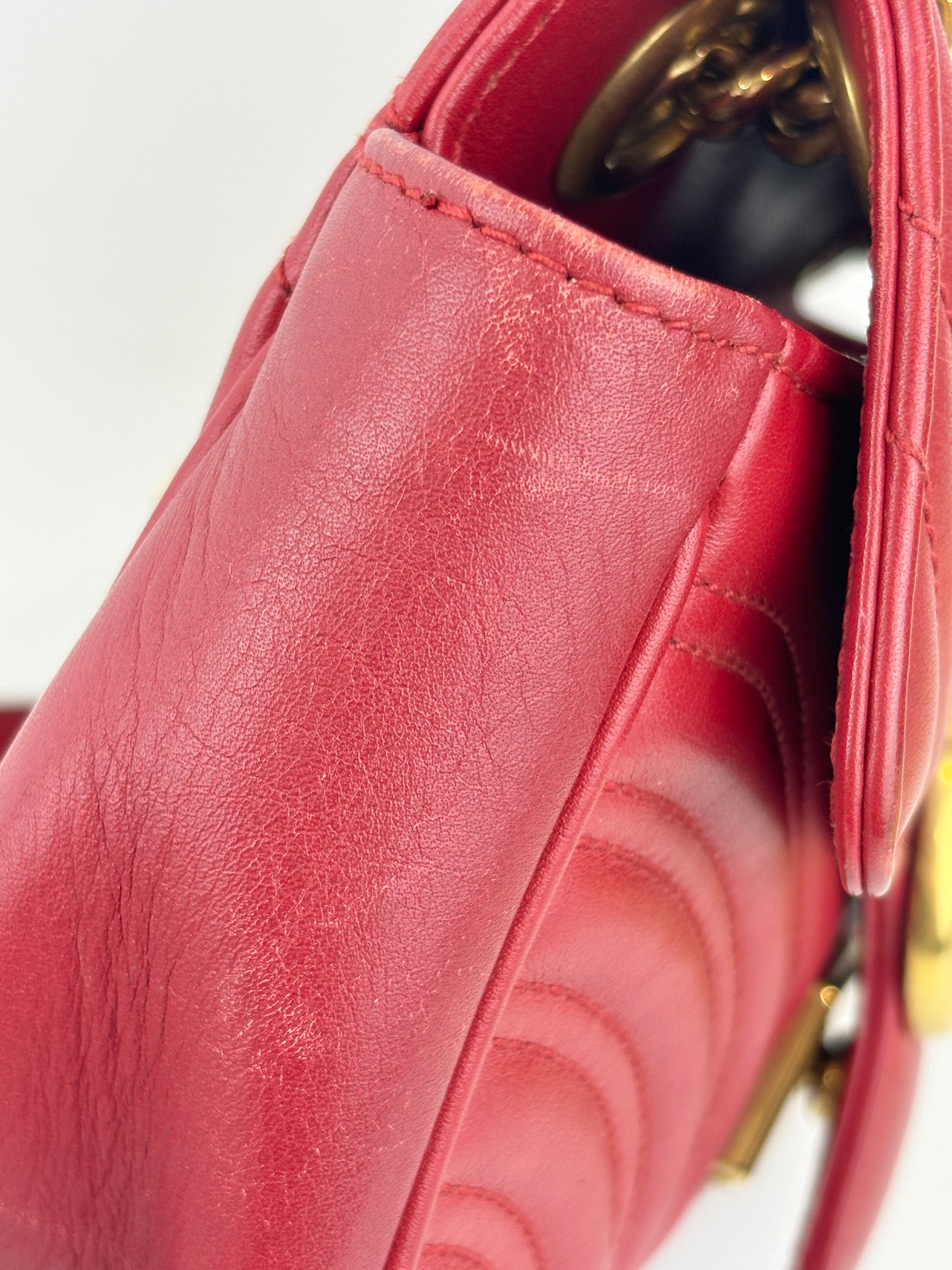 Small GG Marmont Matelasse Leather Crossbody Bag in Red