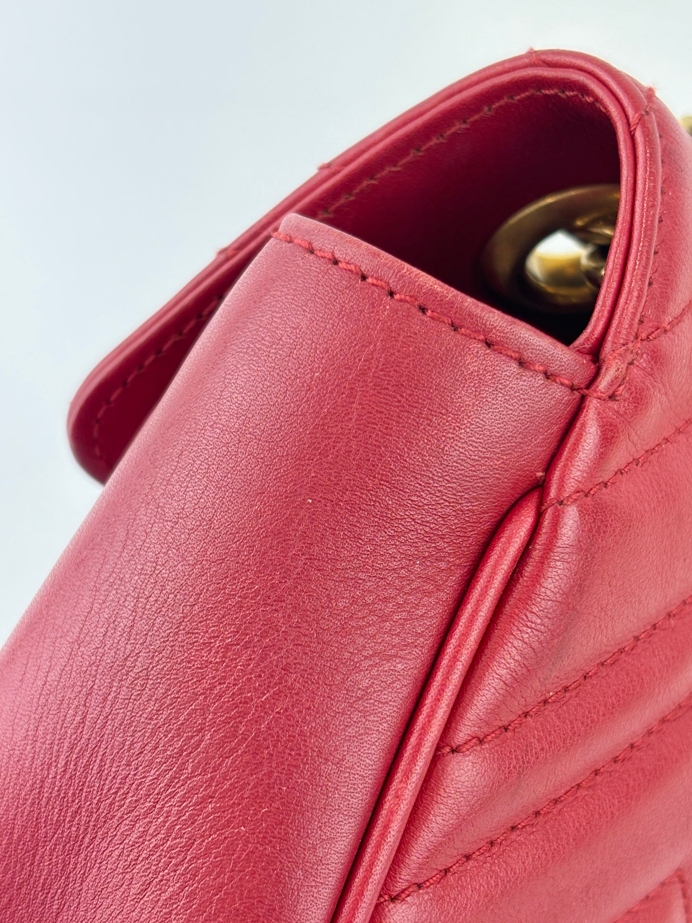 Small GG Marmont Matelasse Leather Crossbody Bag in Red