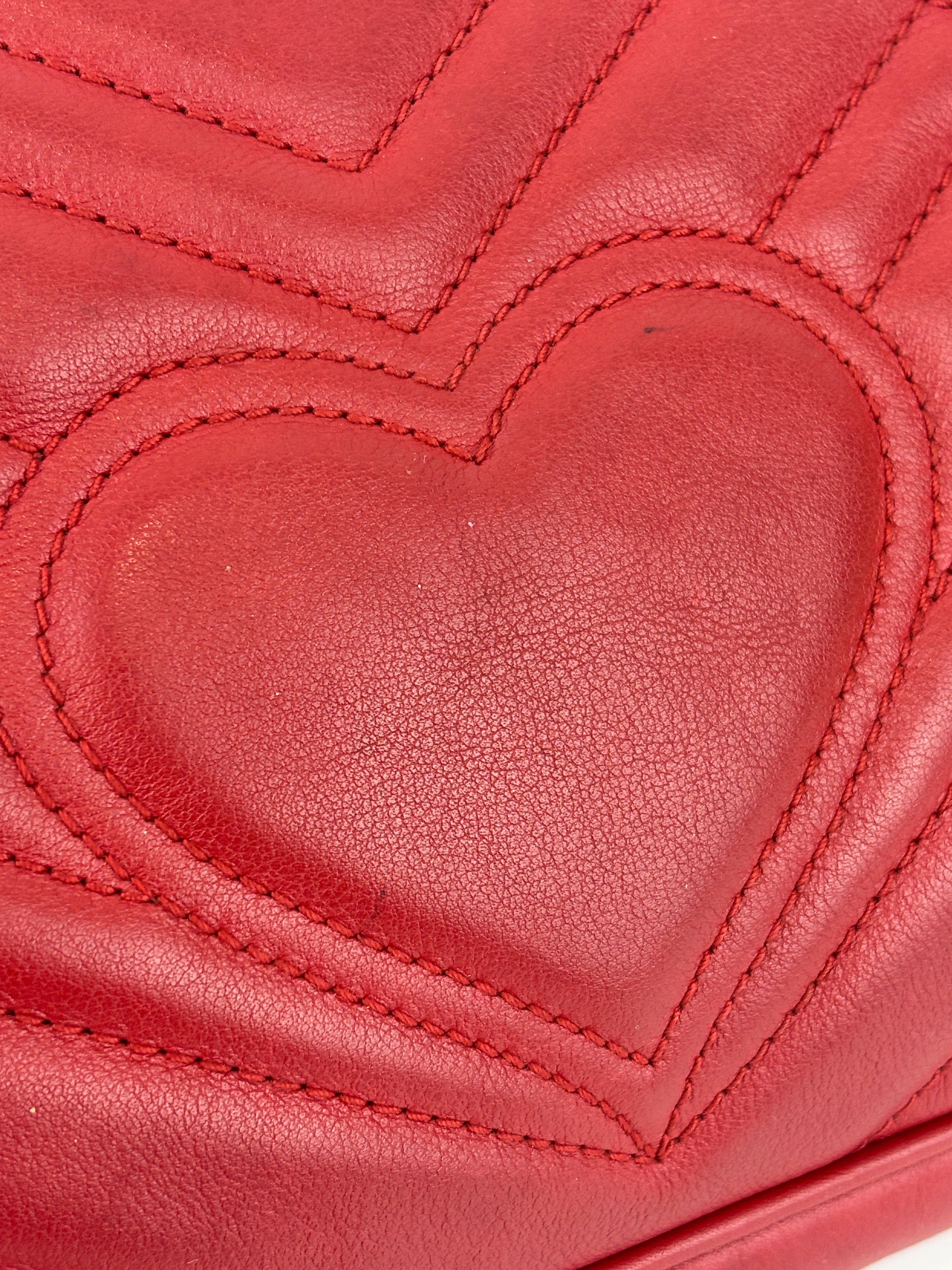Small GG Marmont Matelasse Leather Crossbody Bag in Red