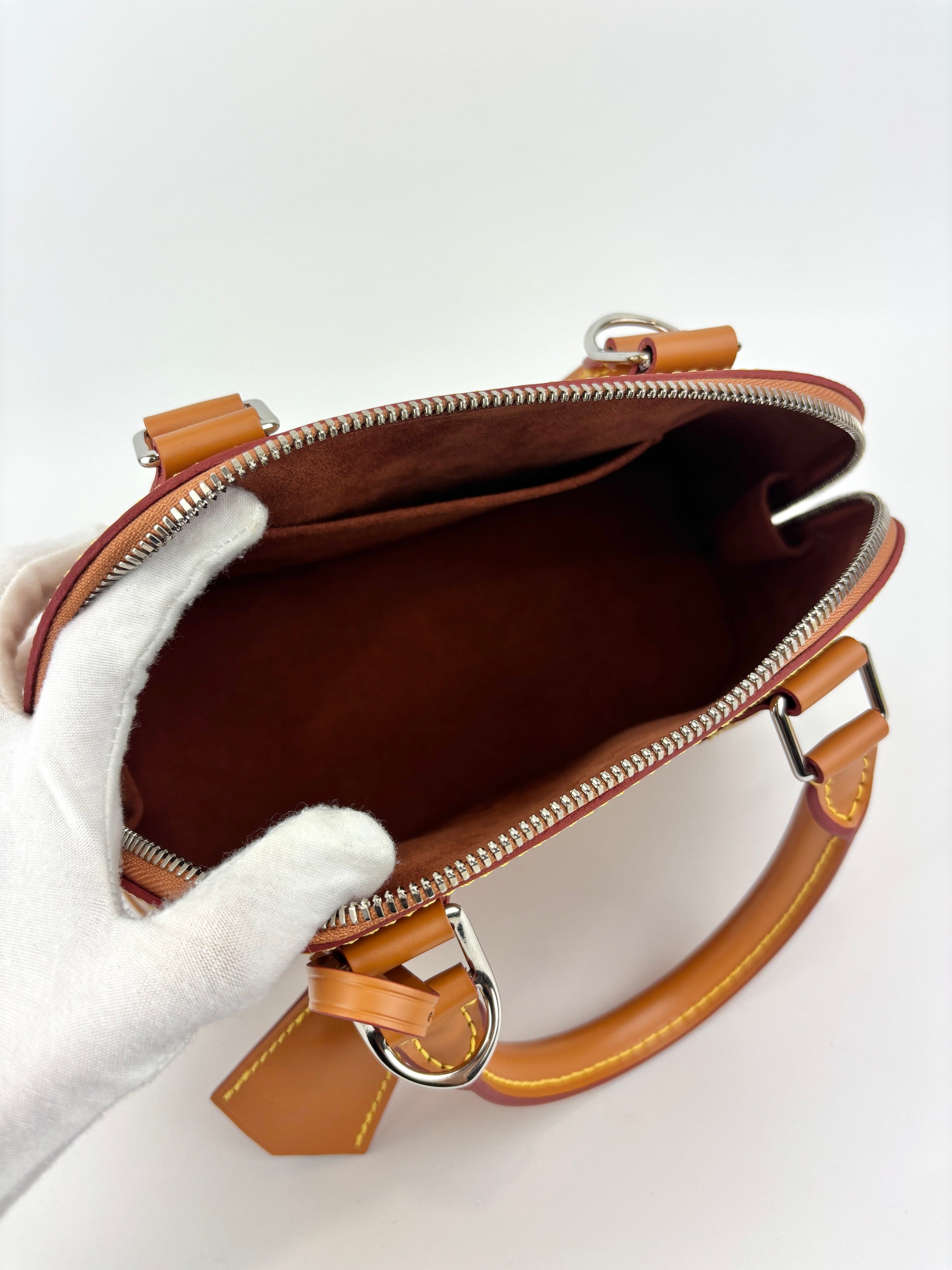 M57540 Alma BB Gold Miel SHW with Jacquard Strap