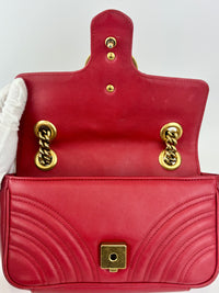 Small GG Marmont Matelasse Leather Crossbody Bag in Red
