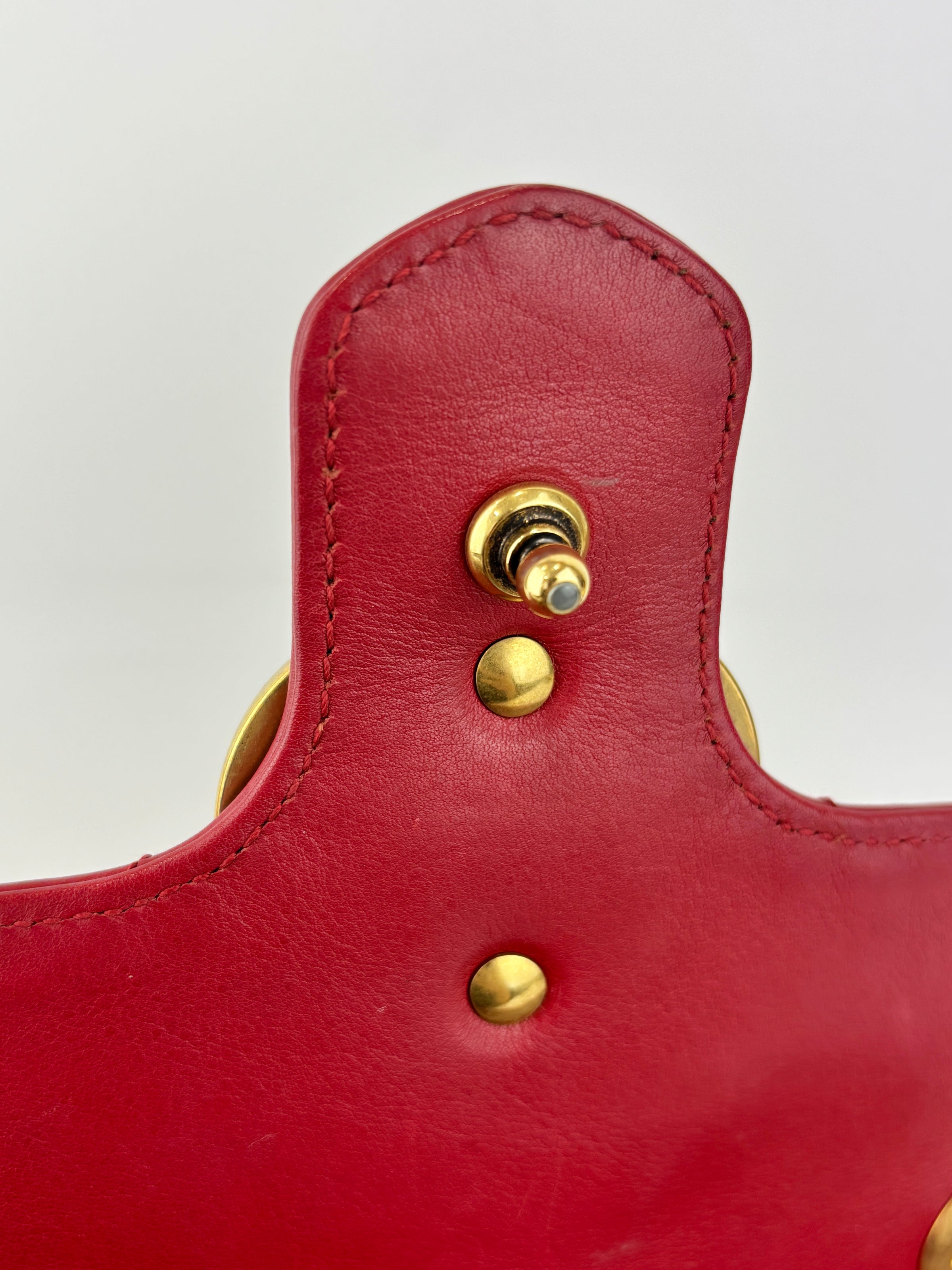 Small GG Marmont Matelasse Leather Crossbody Bag in Red
