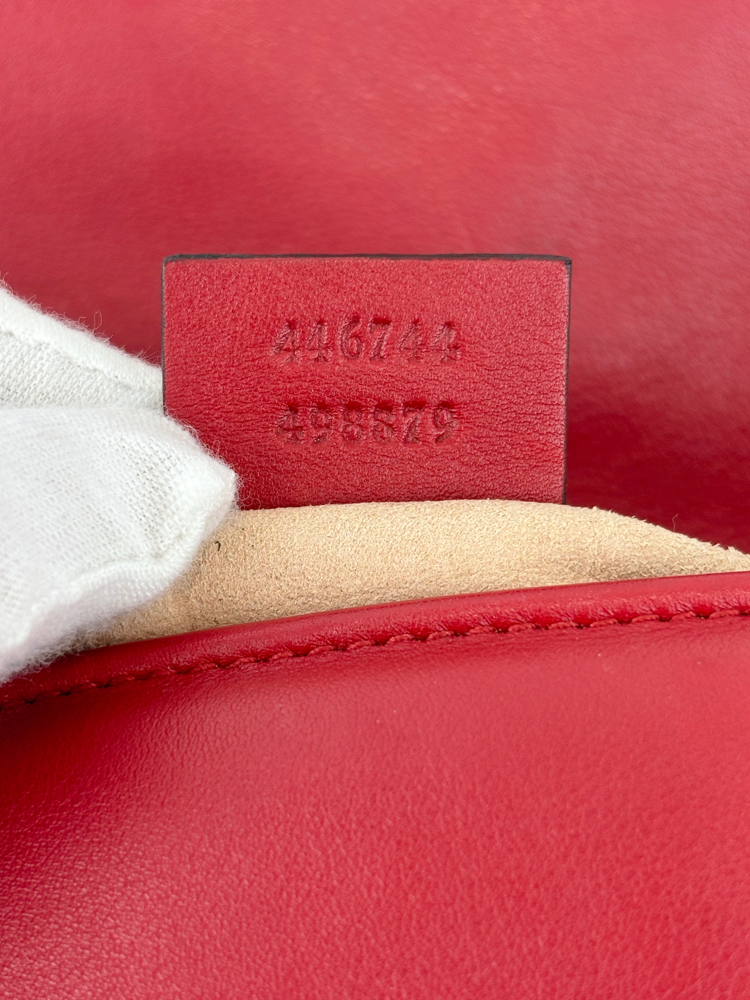 Small GG Marmont Matelasse Leather Crossbody Bag in Red