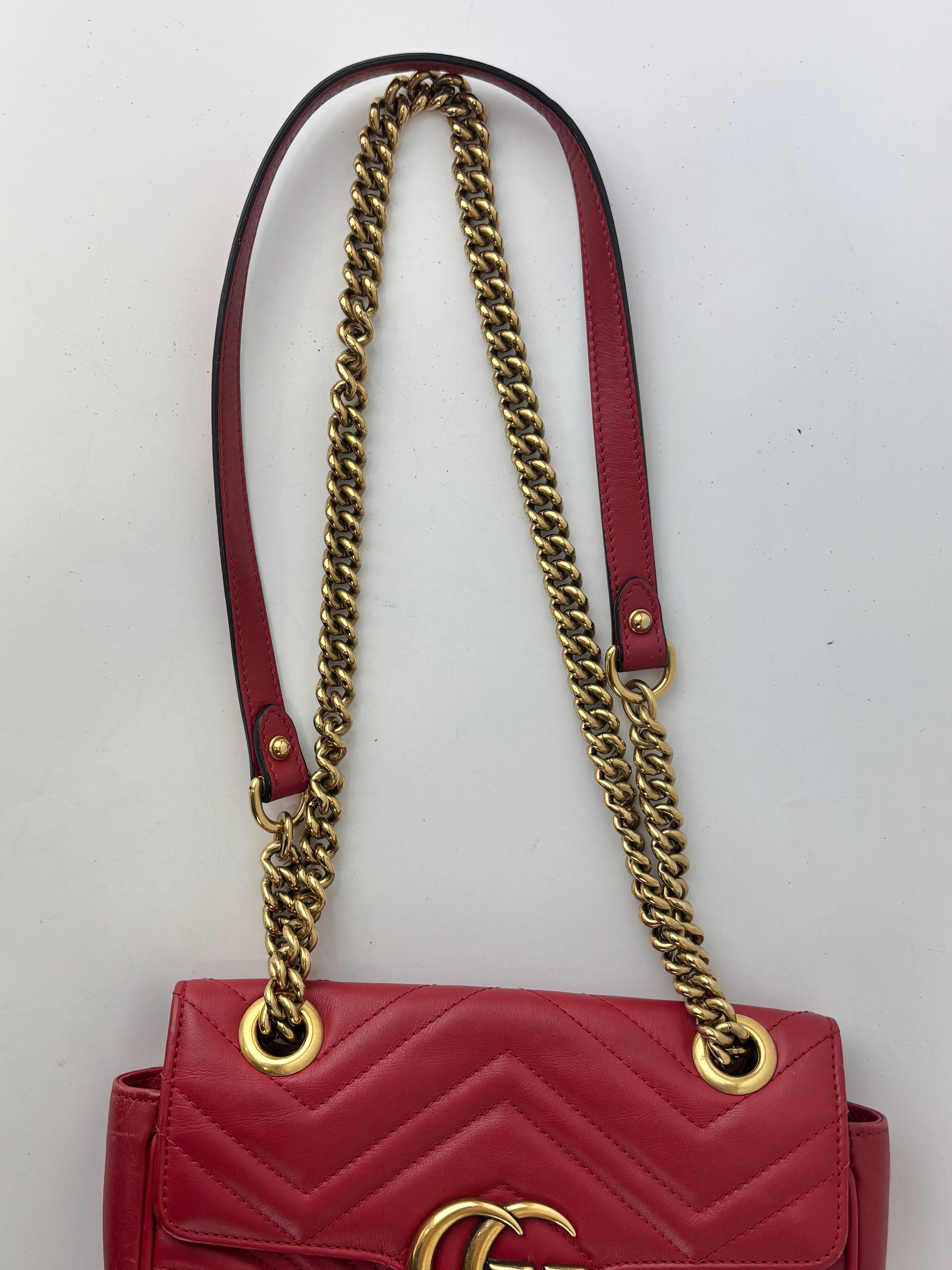 Small GG Marmont Matelasse Leather Crossbody Bag in Red