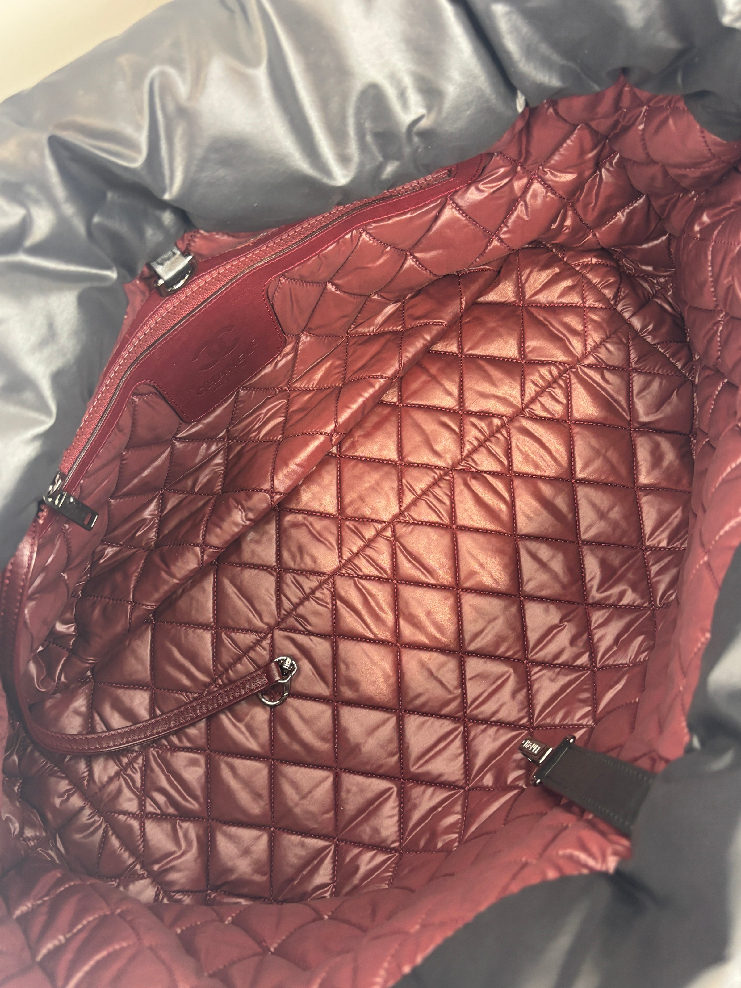 Nylon Shopper Tote in Black/Burgundy