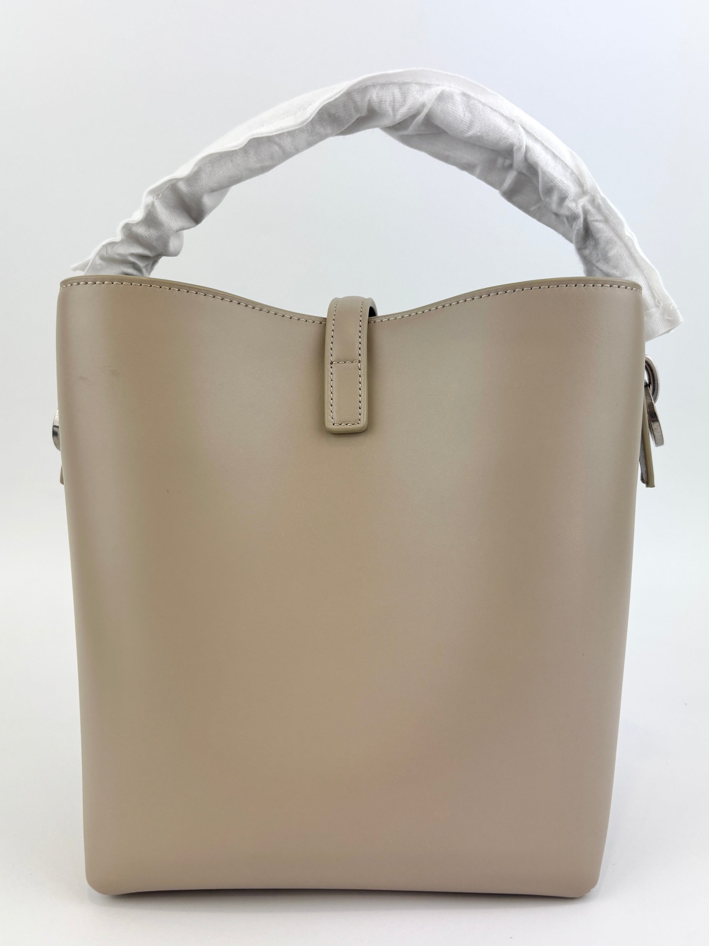 Small Le 37 Bucket Bag in Seasalt