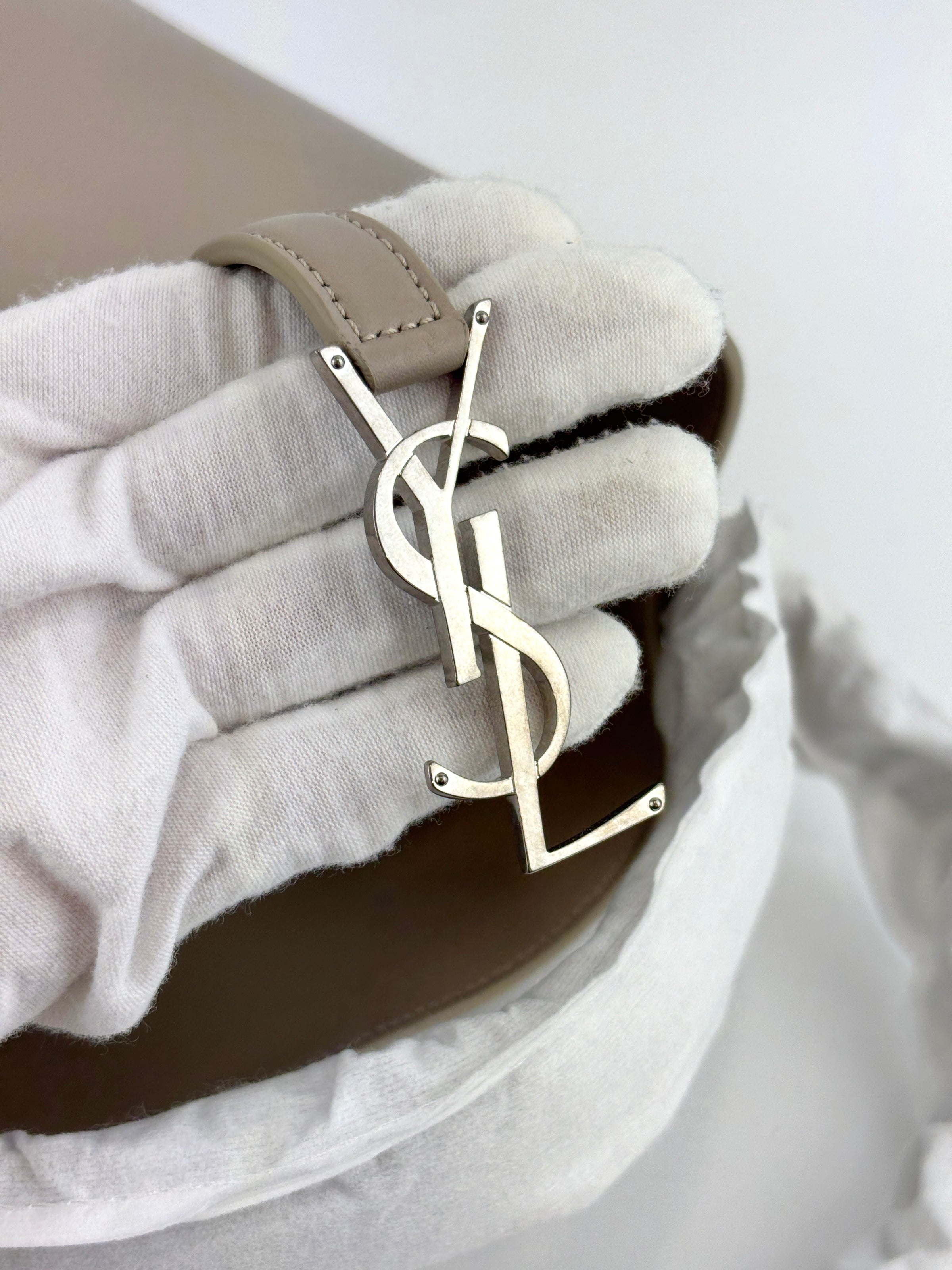 Small Le 37 Bucket Bag in Seasalt