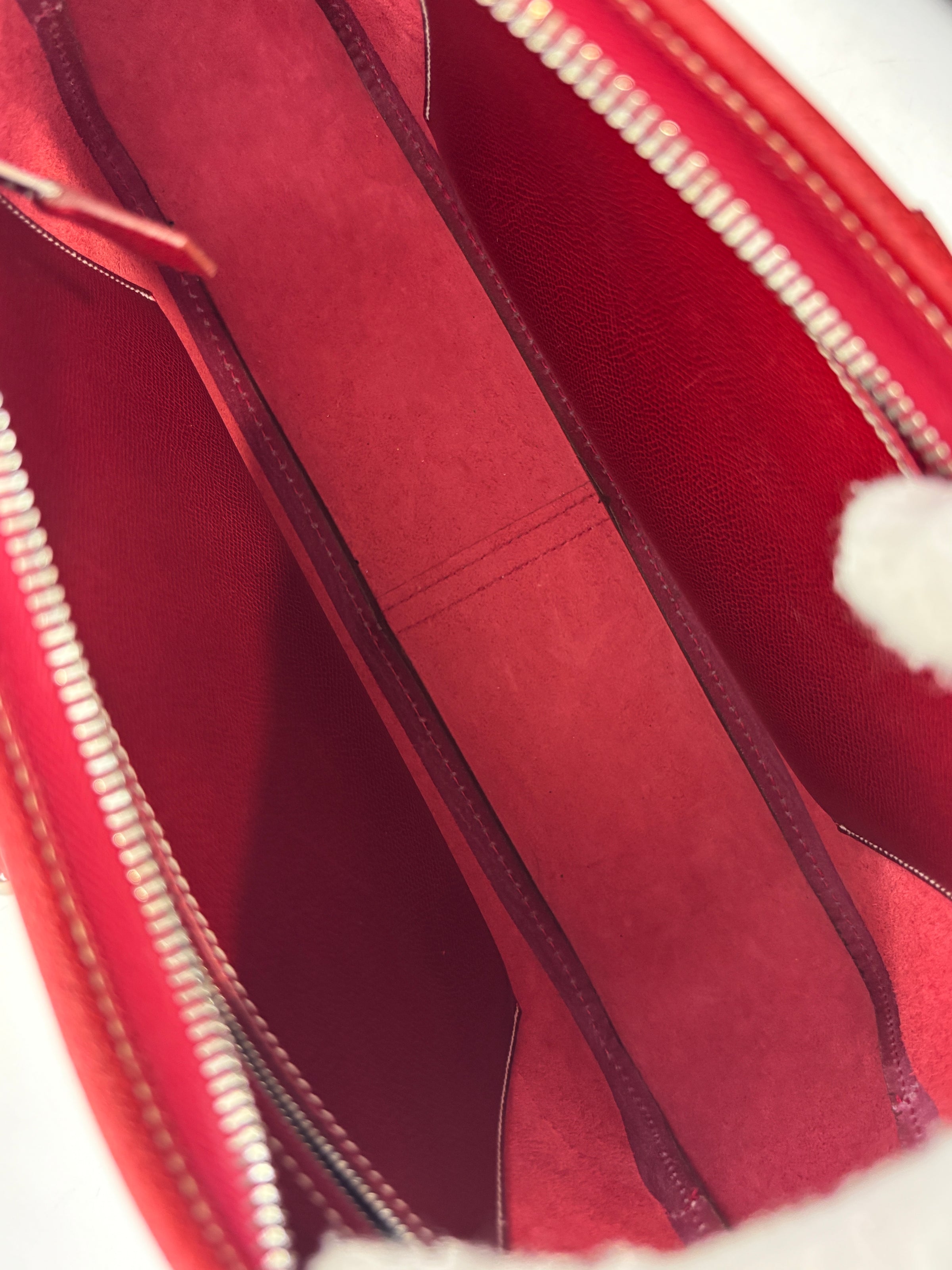 Trim 31 Shoulder Bag in Rouge H