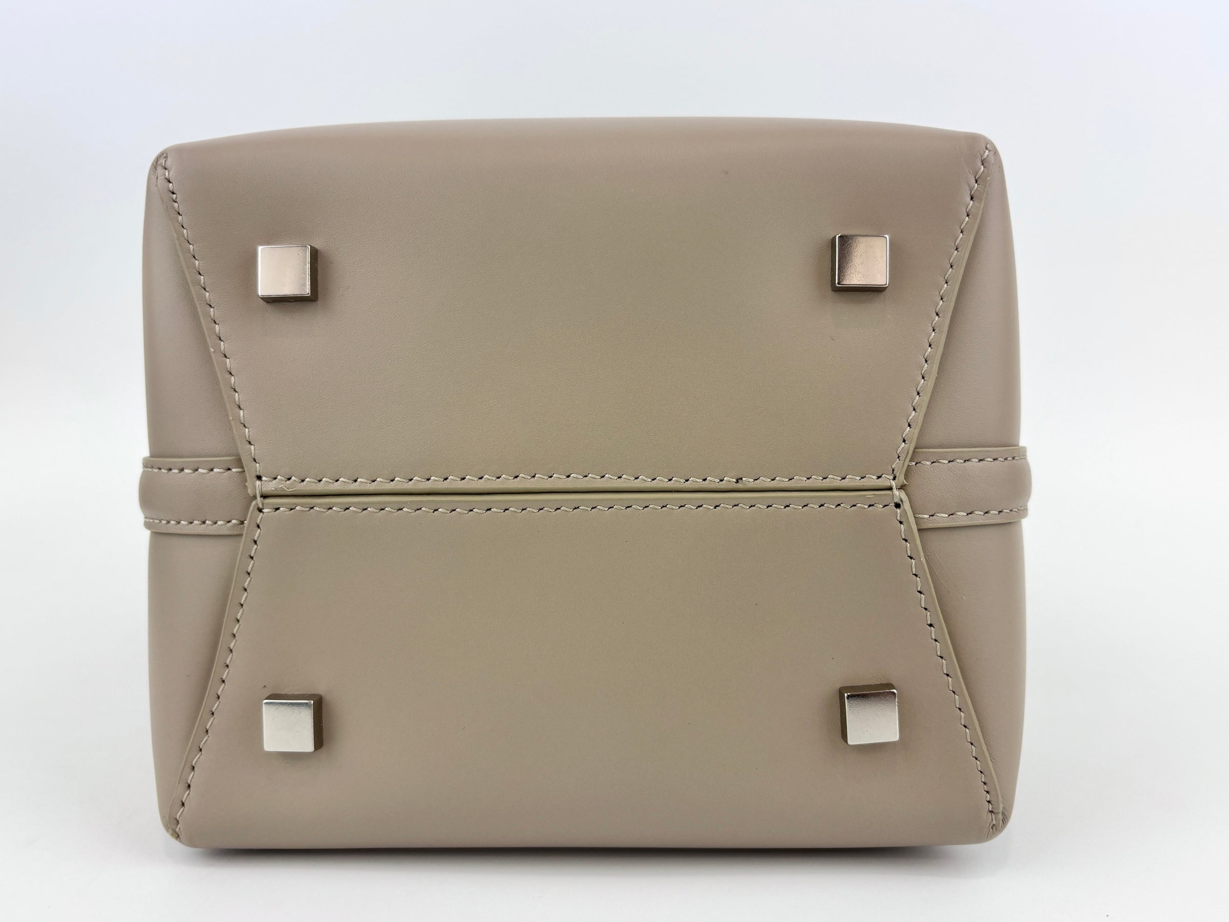 Small Le 37 Bucket Bag in Seasalt