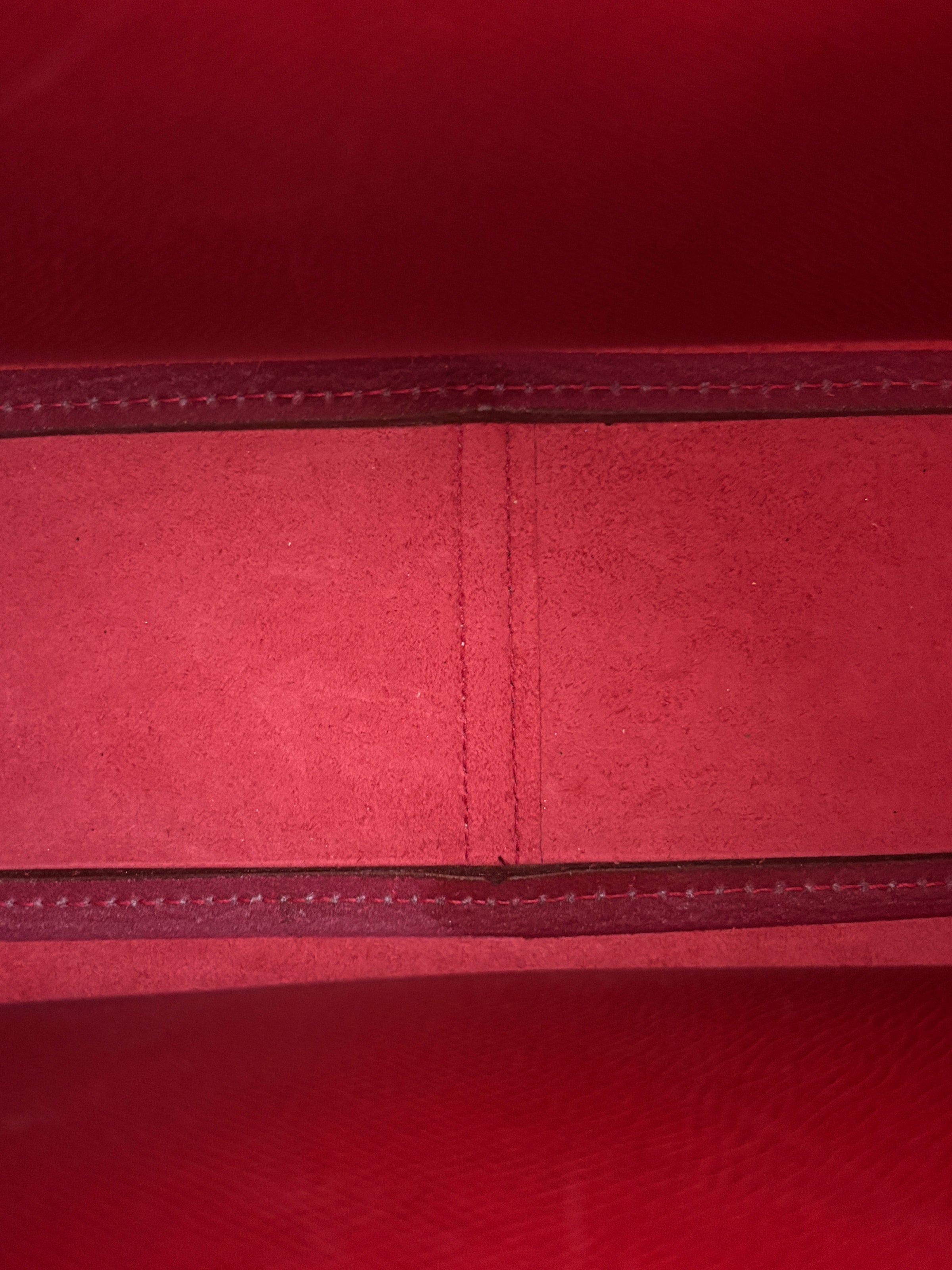 Trim 31 Shoulder Bag in Rouge H