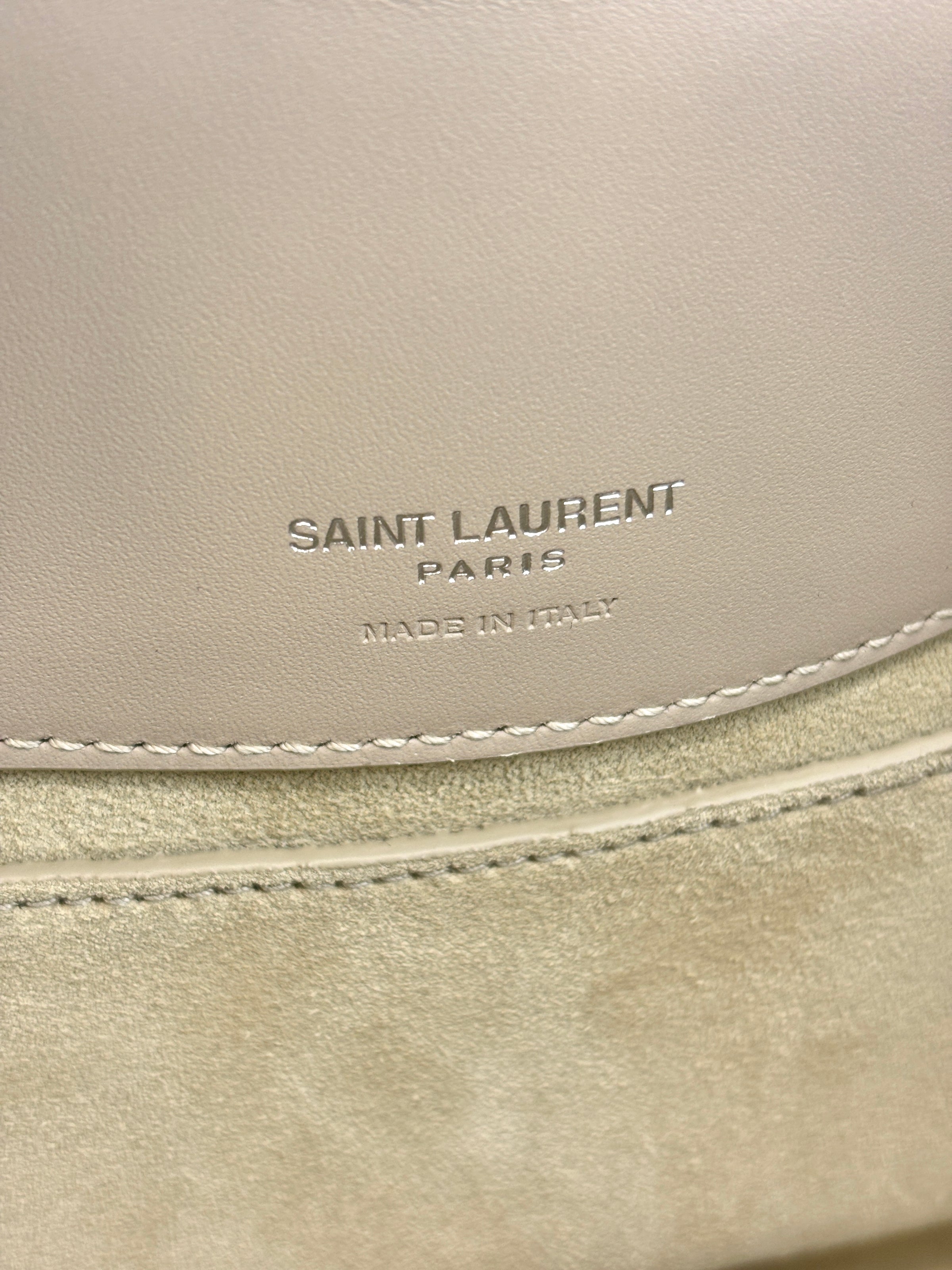 Small Le 37 Bucket Bag in Seasalt