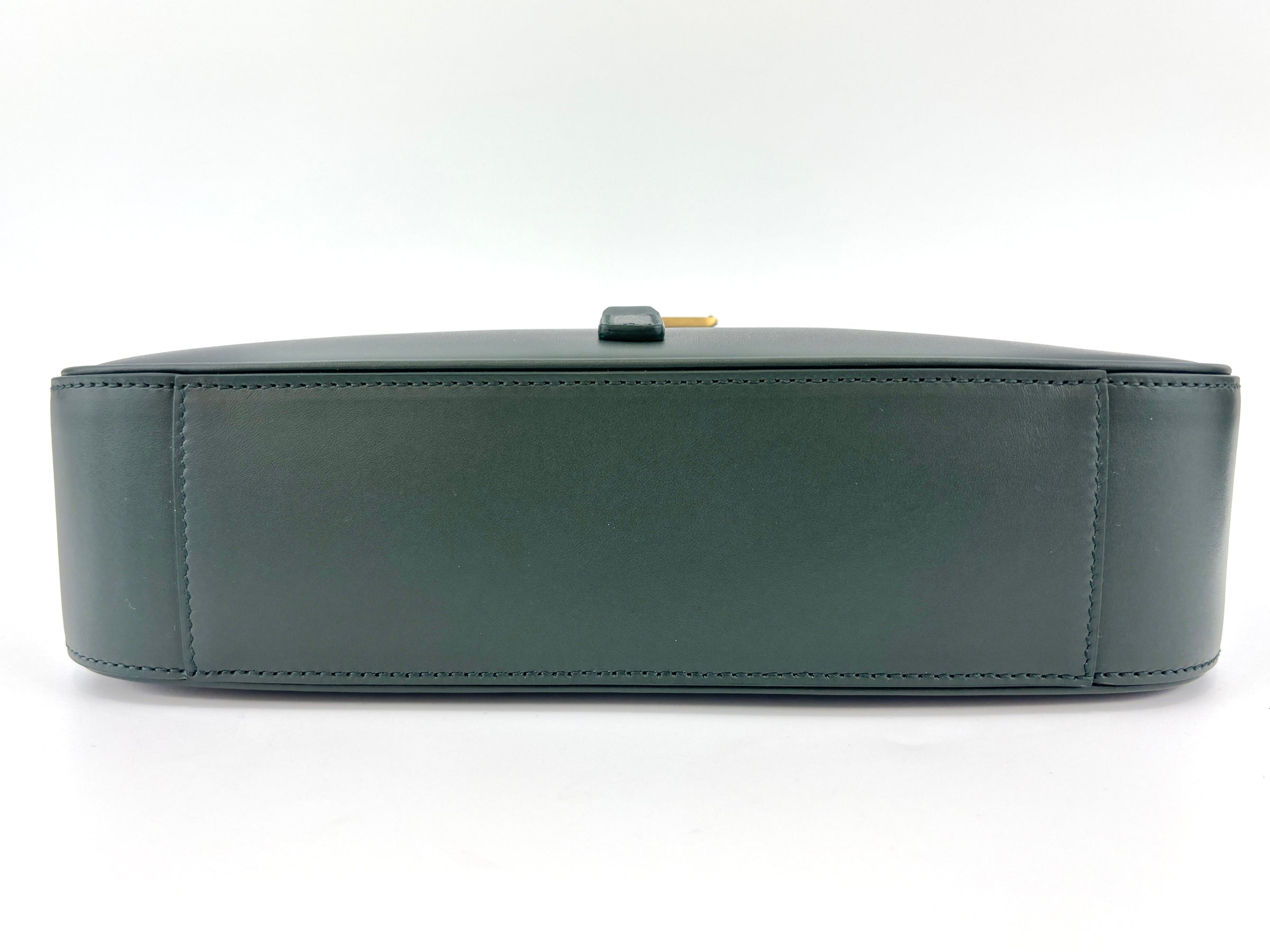 Le 5 À 7 Leather Shoulder Bag in Vert Fonce