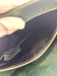 Le 5 À 7 Leather Shoulder Bag in Vert Fonce