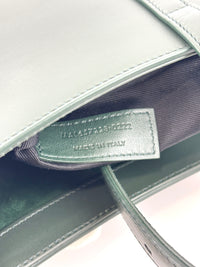 Le 5 À 7 Leather Shoulder Bag in Vert Fonce