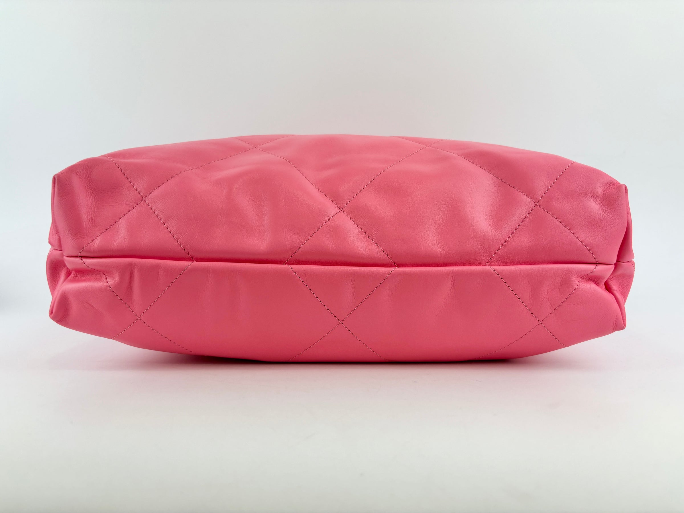 AS3260 22 Drawstring Rainbow Hardware Shiny Calfskin Quilted Pink